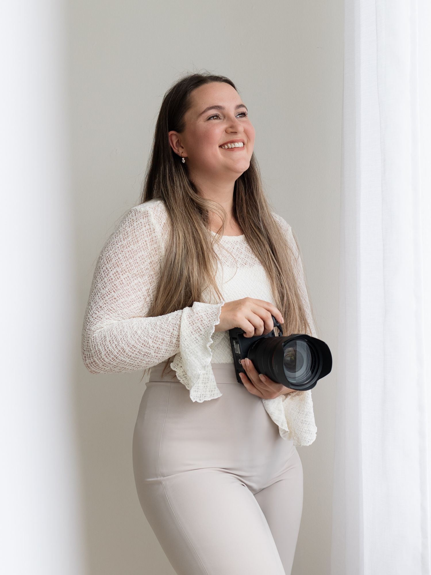 Fotograaf uit Eindhoven, Noord-Brabant, rustig en spontaan, legt je natuurlijke momenten vast en zorgt dat je snel op je gemak bent