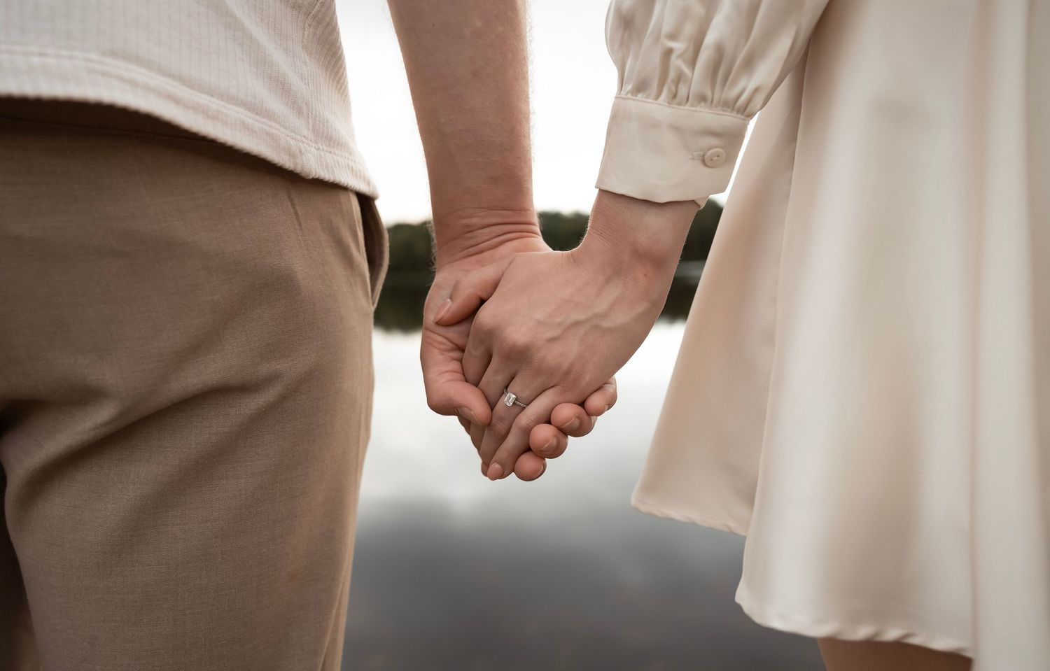 Leg jullie liefde vast tijdens een verlovingshoot. Romantische momenten, puur en ongedwongen, voor een herinnering voor altijd!