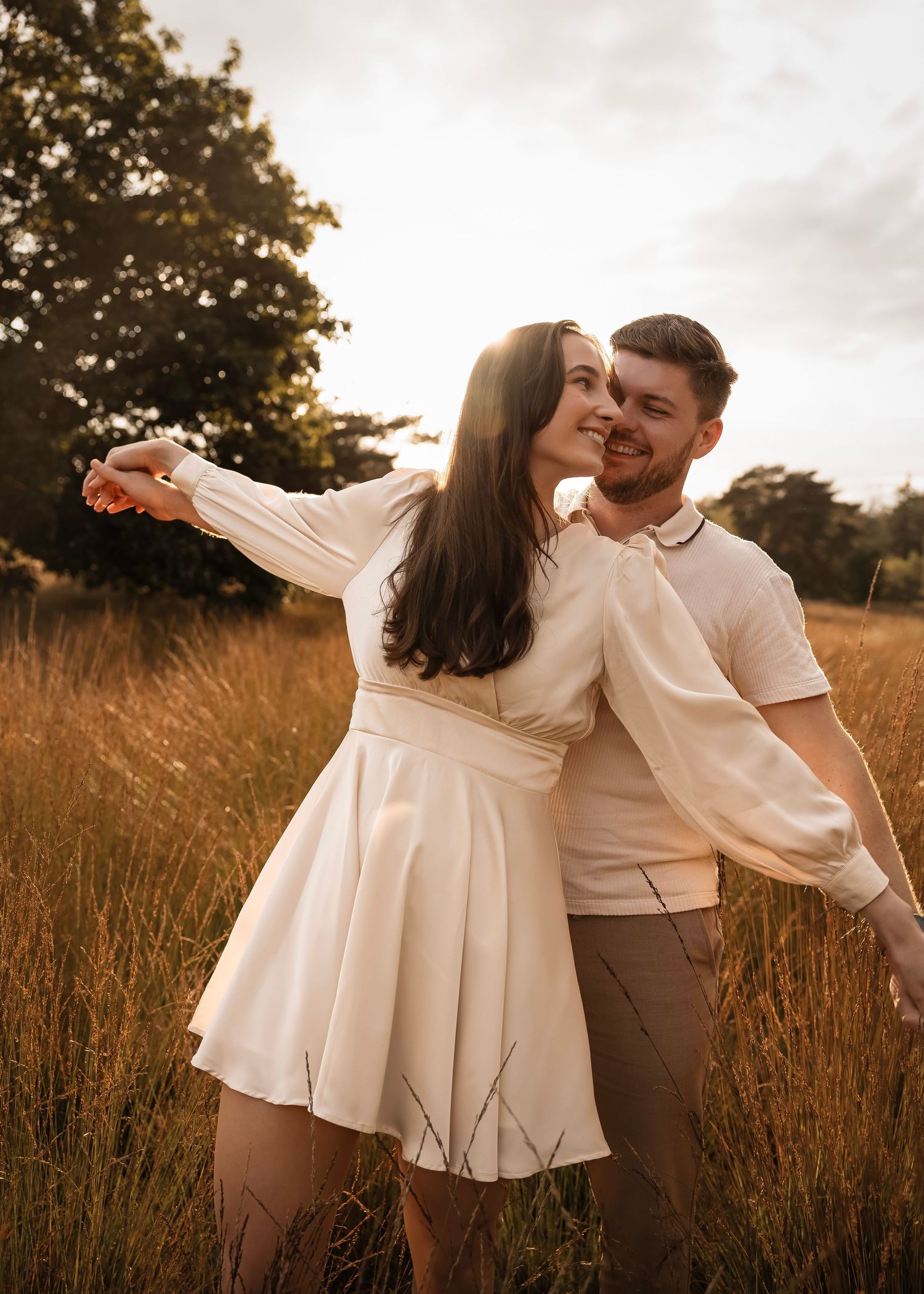 Romantische verlovingshoot in de regio Eindhoven, vastgelegd door een professionele fotograaf. Jullie speciale momenten in tijdloze beelden!