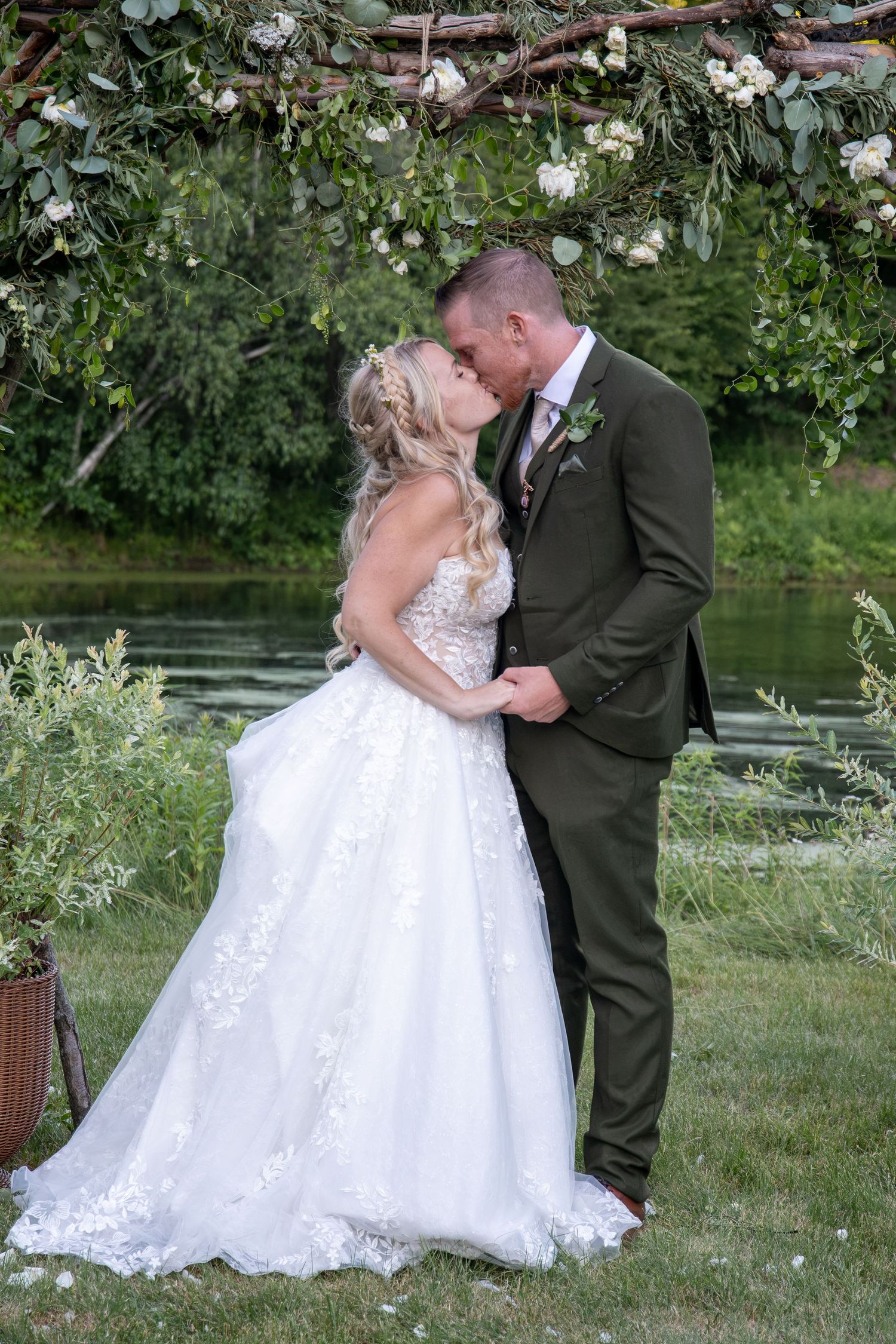 upstate new york wedding bridesmaids photography. capital region wedding. true to color photography. Documentary and candid photography