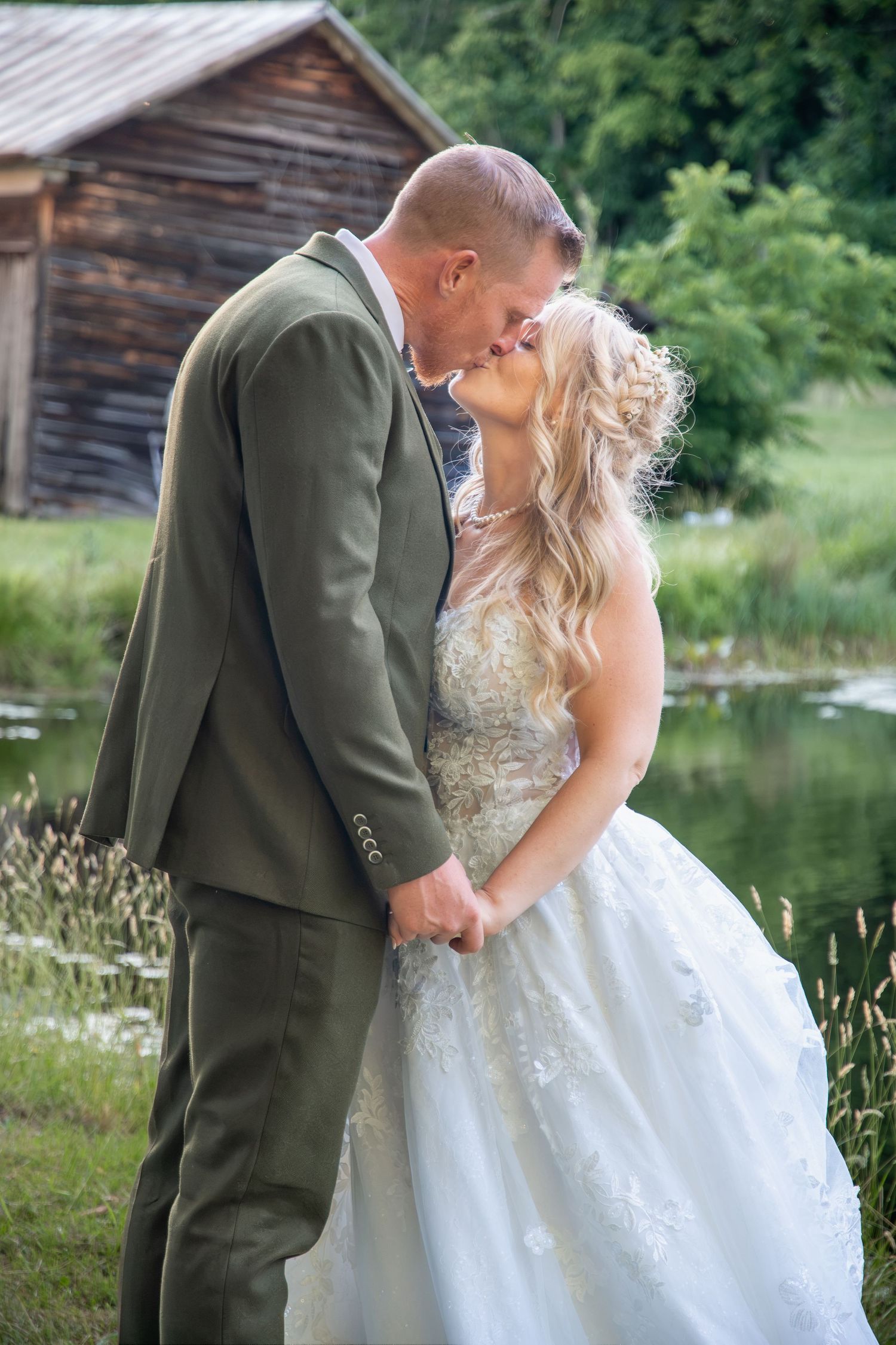upstate new york wedding bridesmaids photography. capital region wedding. true to color photography. Documentary and candid photography