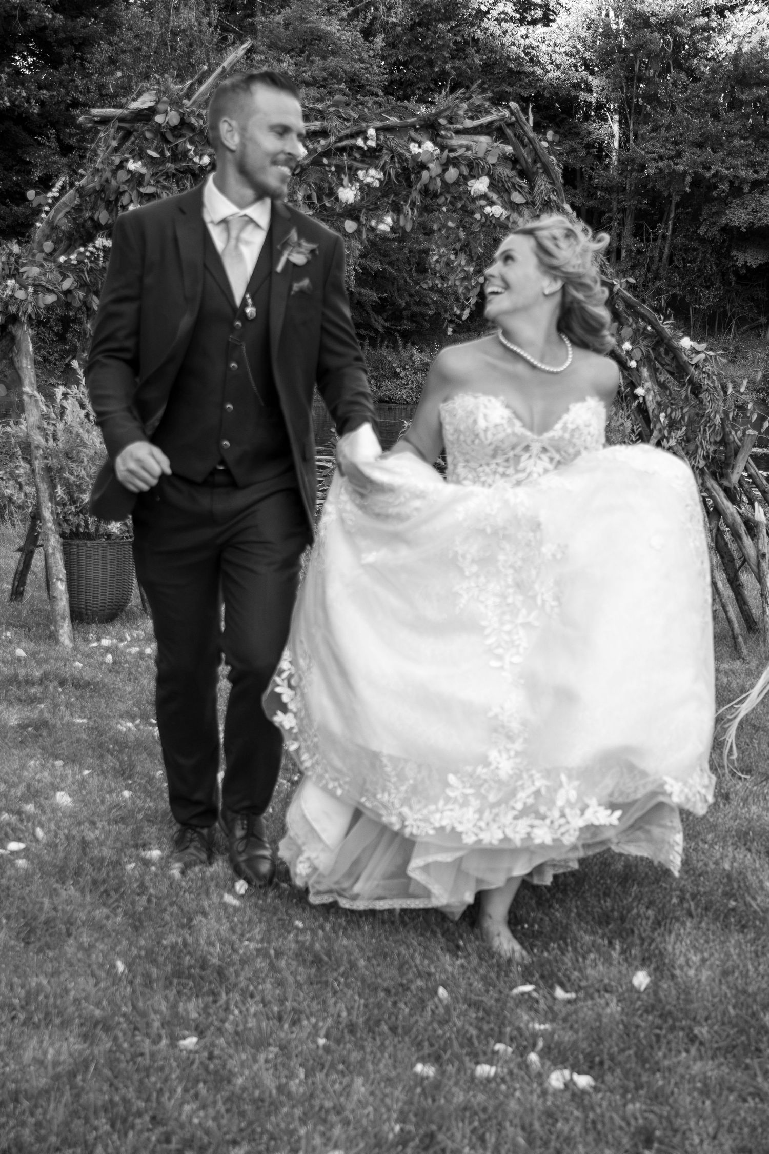 upstate new york wedding bridesmaids photography. capital region wedding. true to color photography. Documentary and candid photography