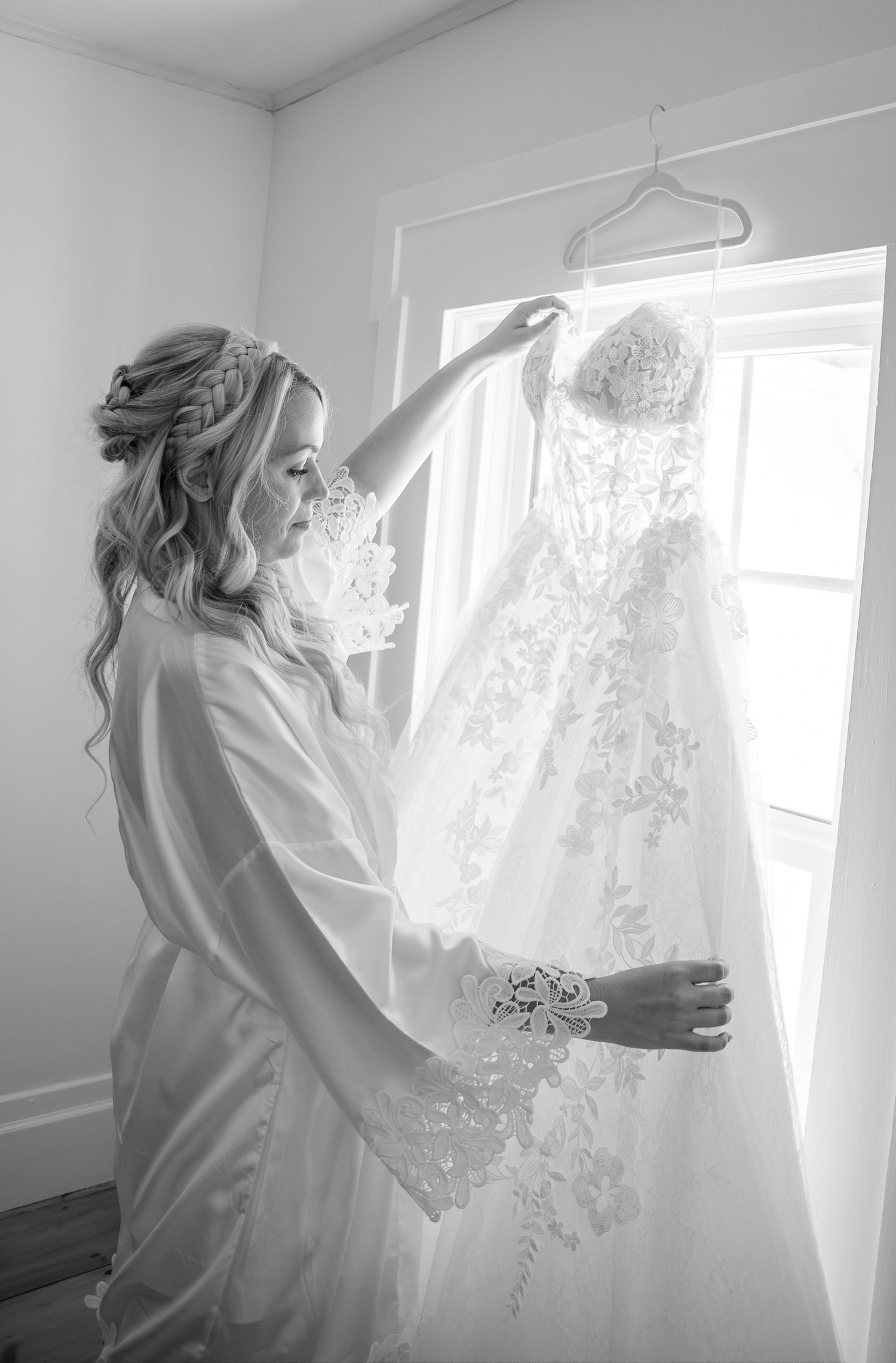 New England wedding bridesmaids photography. capital region wedding. true to color photography. Documentary and candid photography