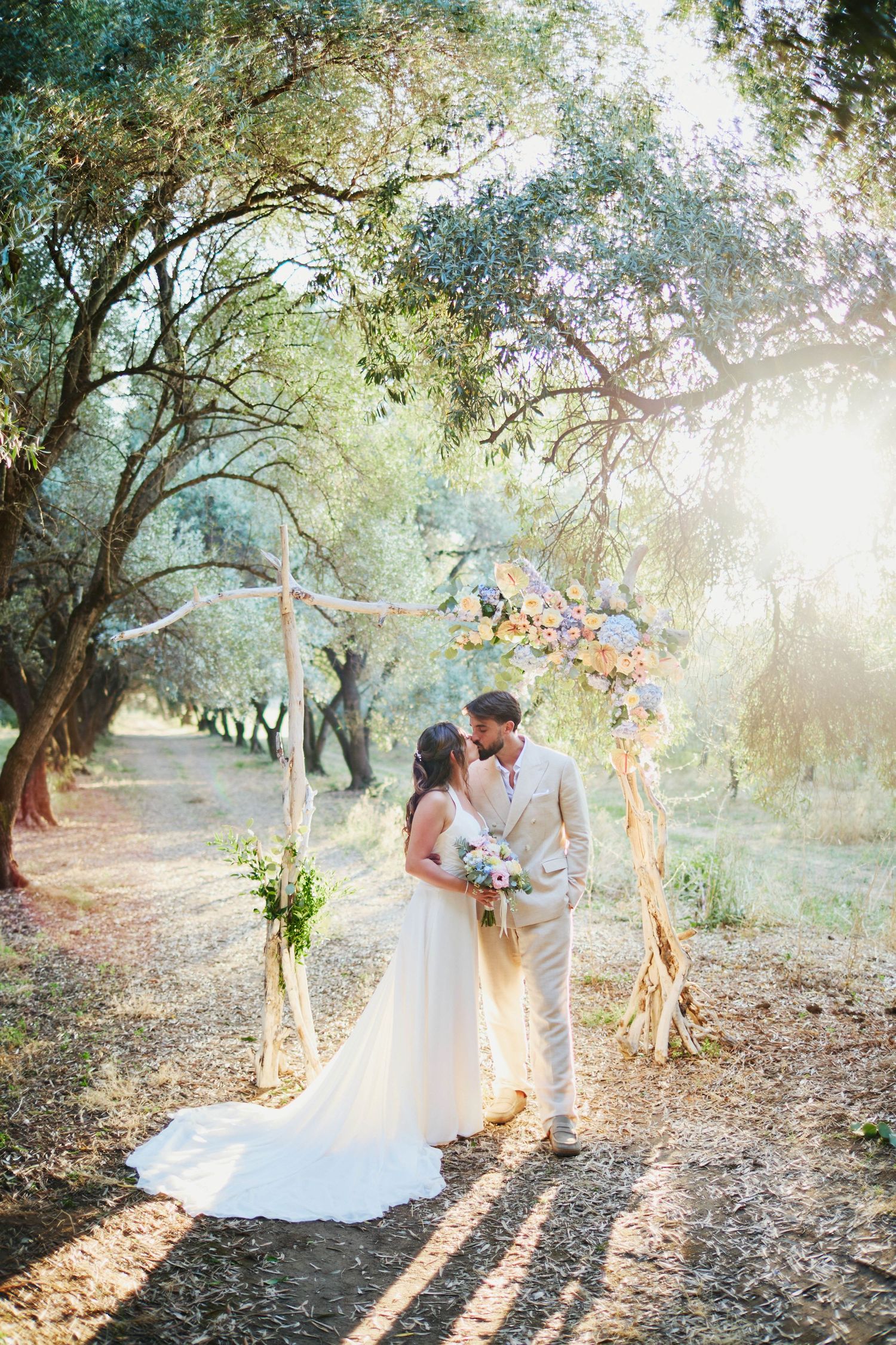 Séance couple pour les mariés au Domaine de Vignale, mariage en corse