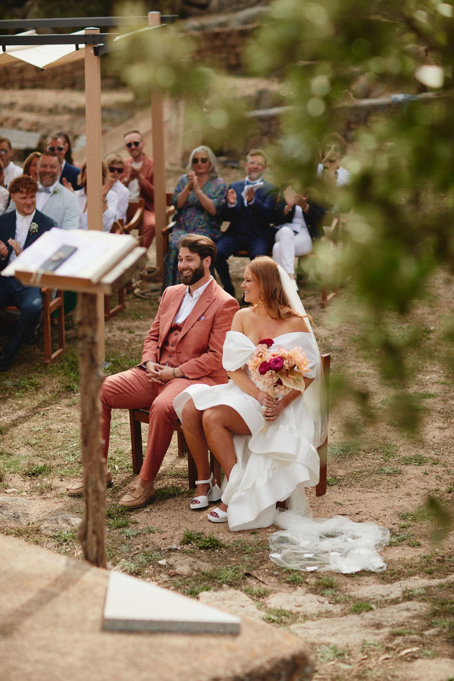 Cérémonie de mariage à l'église de la Trinité à Bonifacio