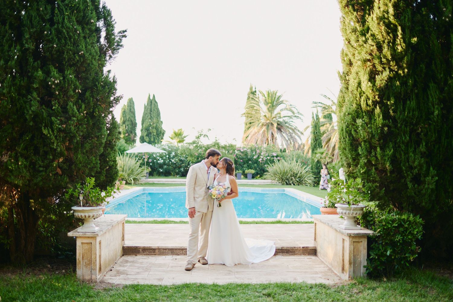 Séance couple pour les mariés au Domaine de Vignale, mariage en corse