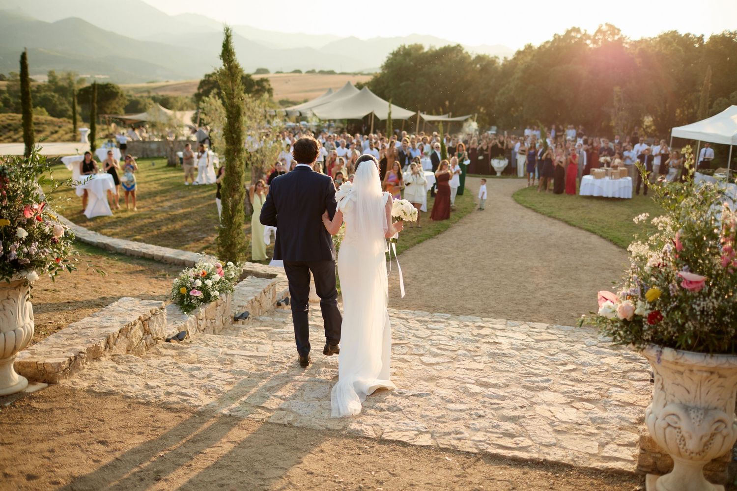 Arrivée des mariés au domaine Terra d'Or