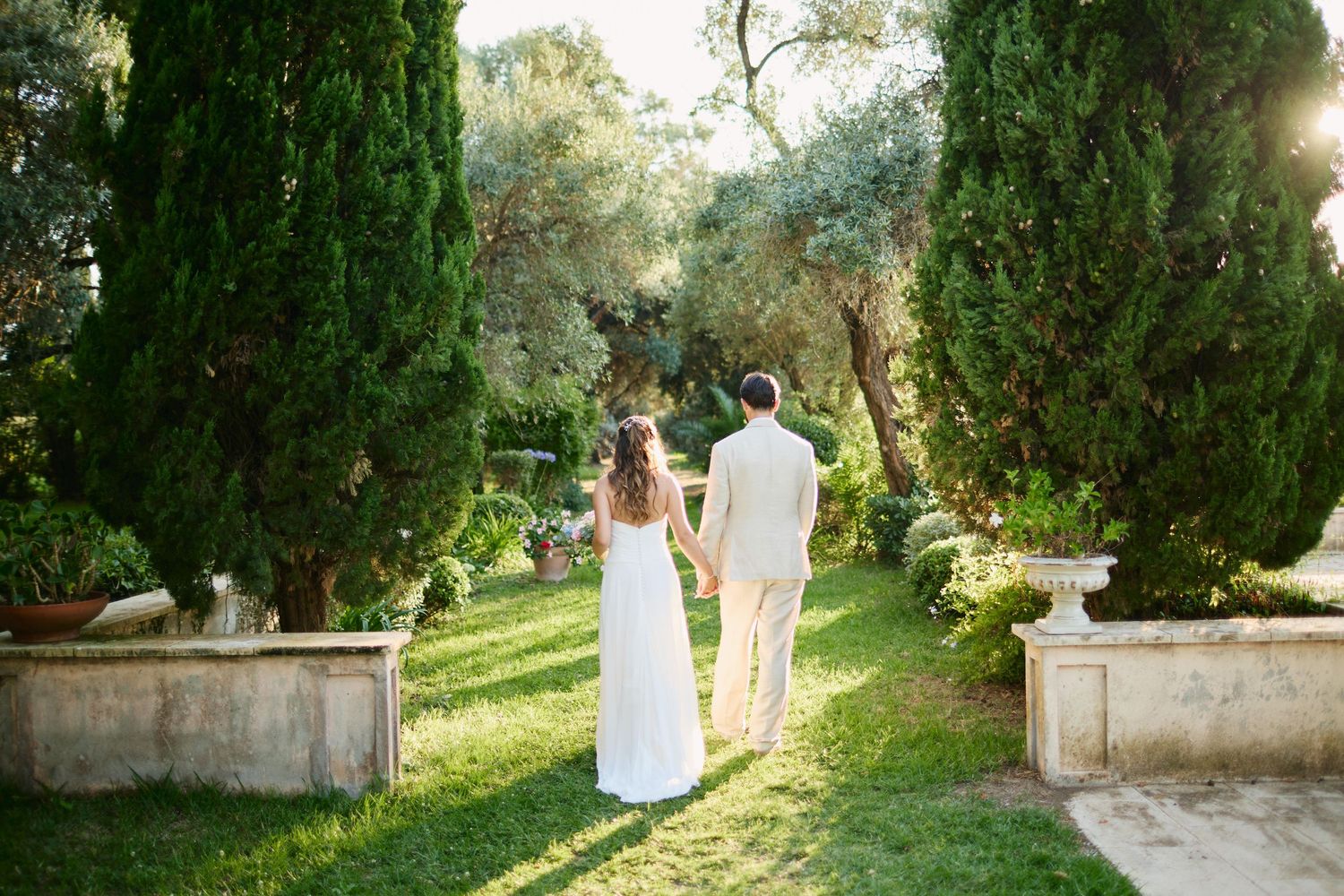 Séance couple pour les mariés au Domaine de Vignale, mariage en corse