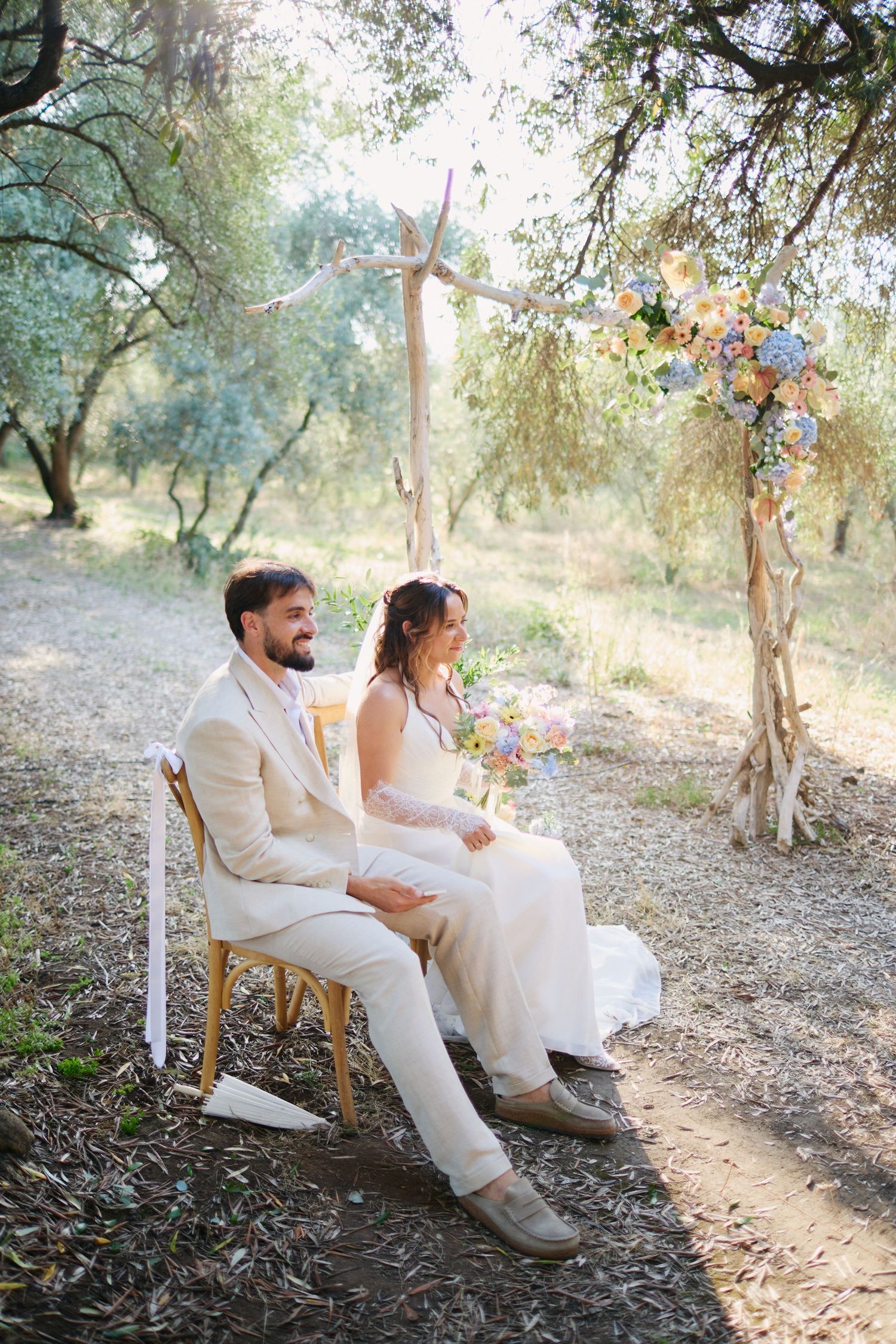 Cérémonie laïque sous l'oliveraie du domaine de Vignale, mariage en Corse