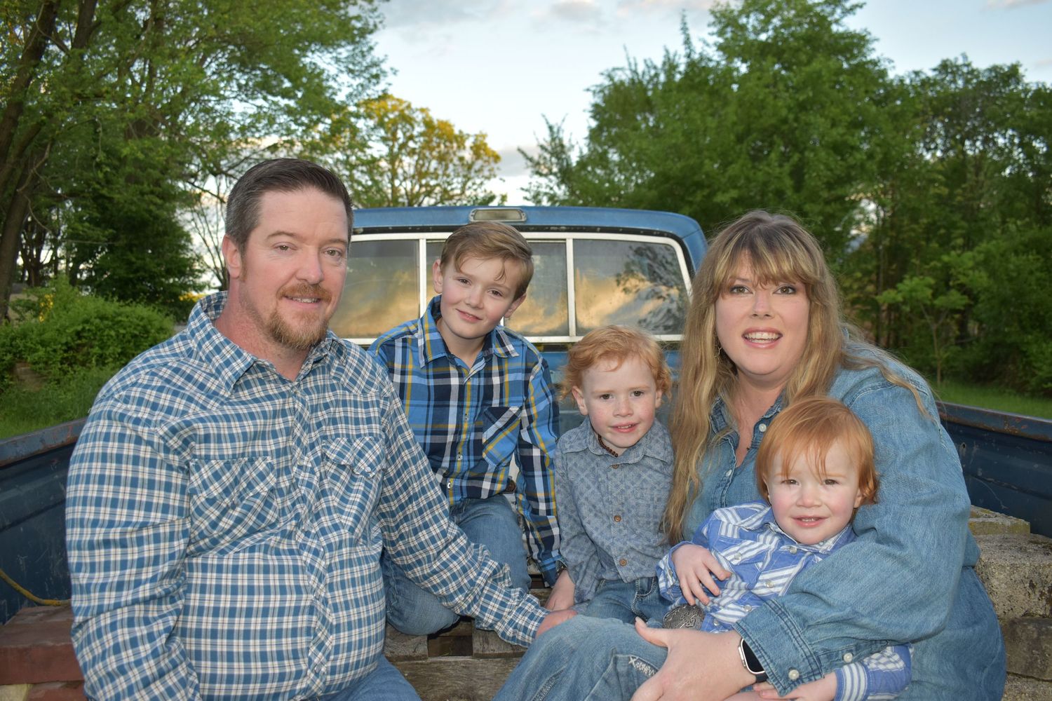 Outdoor family pictures Republic, MO