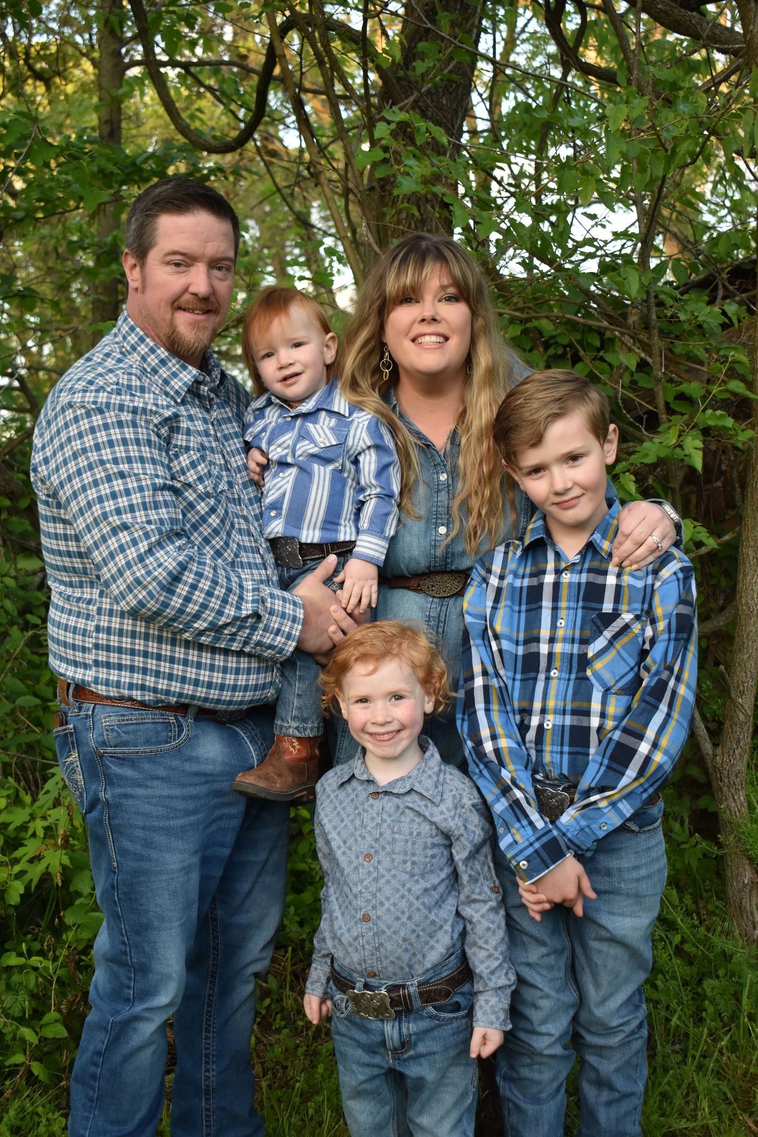 Outdoor family pictures Republic, MO