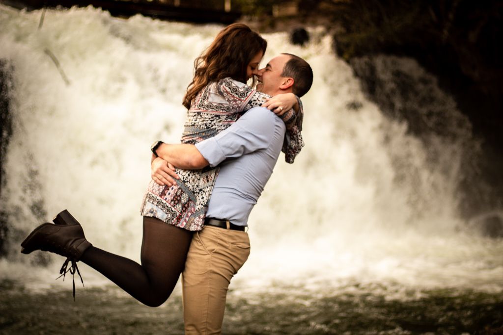 Couple session by travel photographer in natural outdoor setting