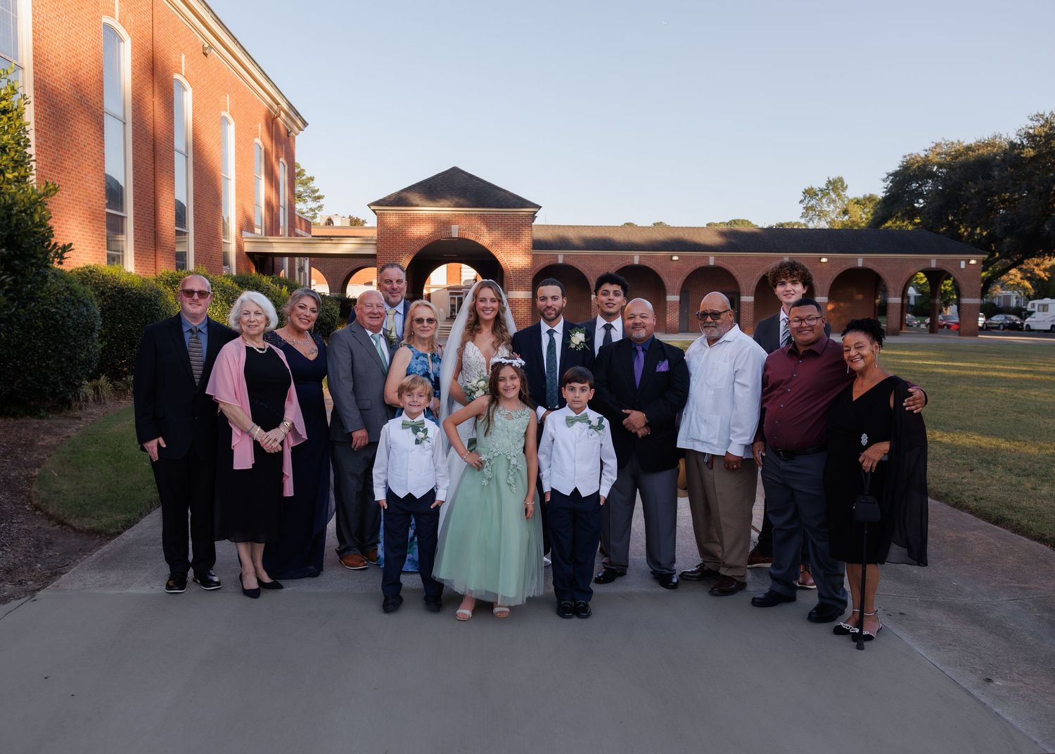 wedding party, large group family, bride and groom in the middle