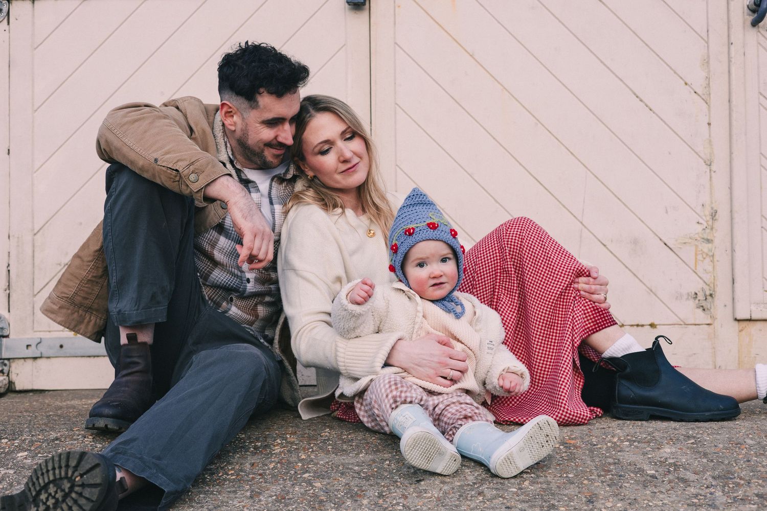 Outdoor family portrait session with newborn, Hillingdon family photographer