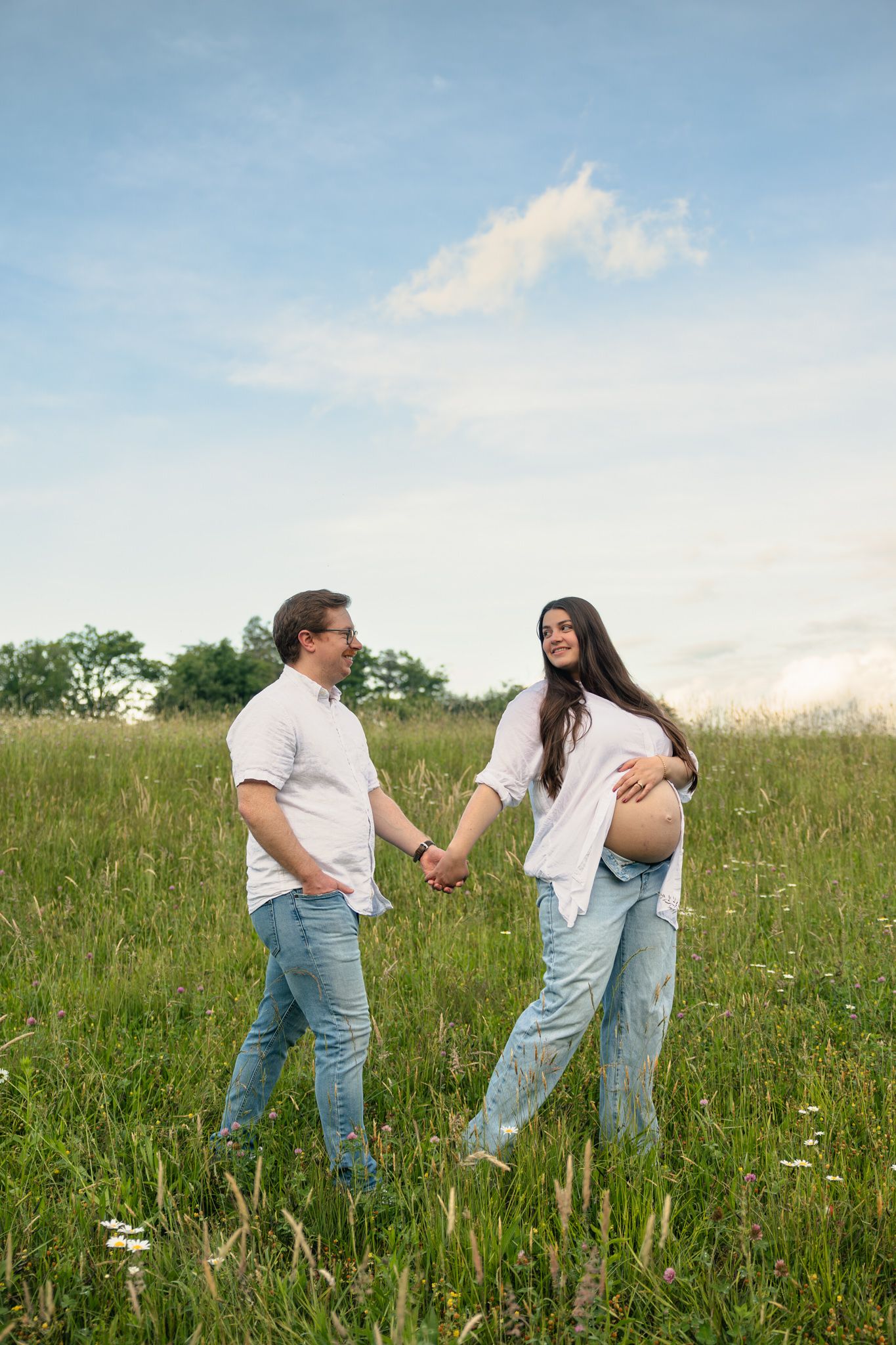 beautiful maternity outdoor true to color photography