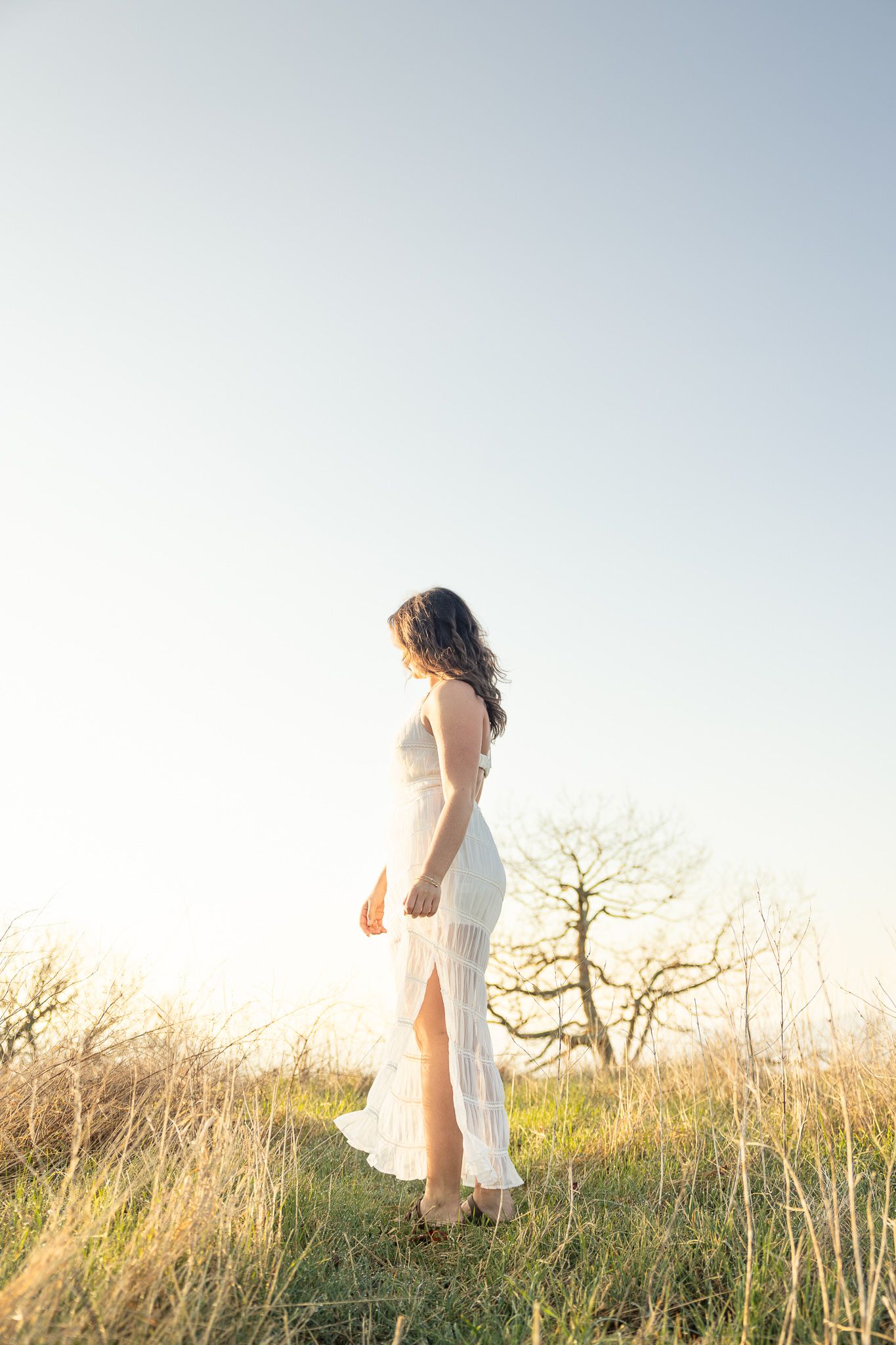 outdoor light and airy senior photography