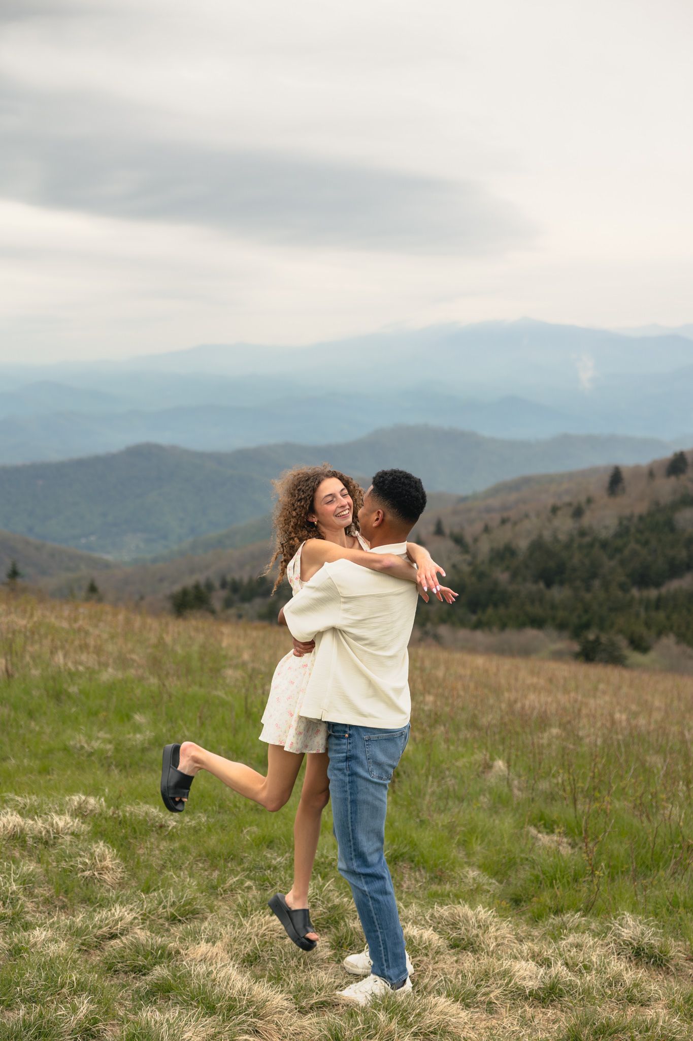 candid East Tennessee couples photos
