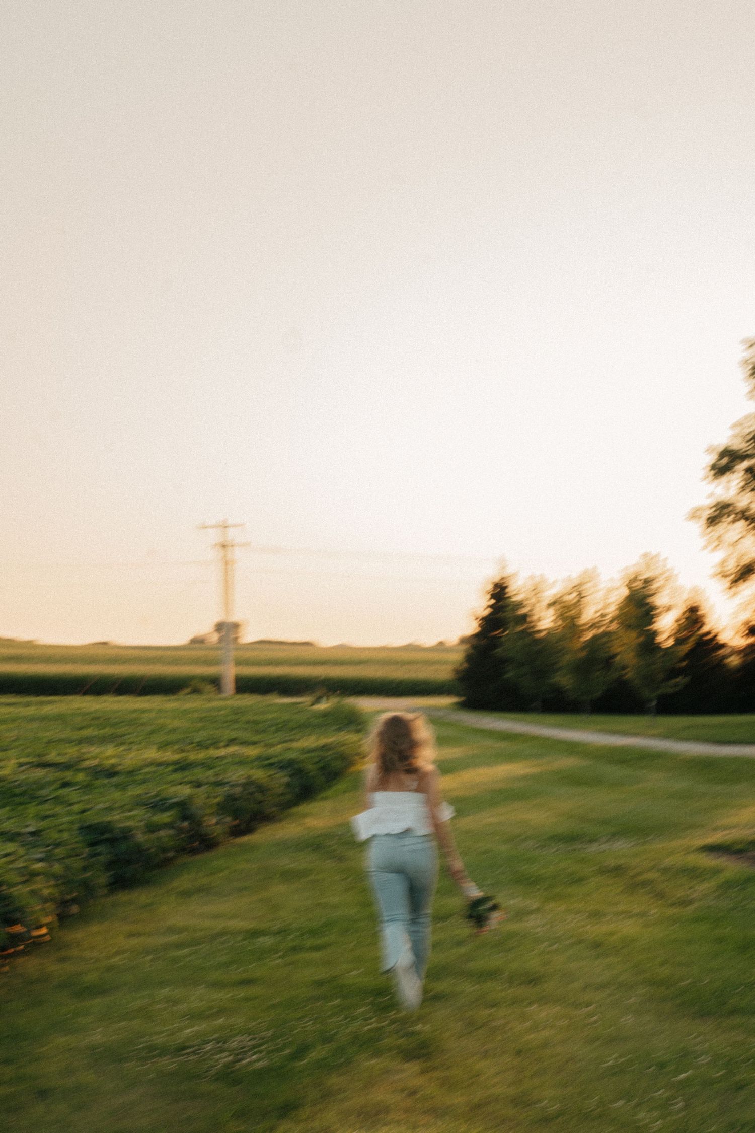 Lizy Gates at Mrs. Effies Country Flowers

PVHS Class of 2026 - Summer Senior Session 
- Riverdale, Iowa, Pleasant Valley, Iowa