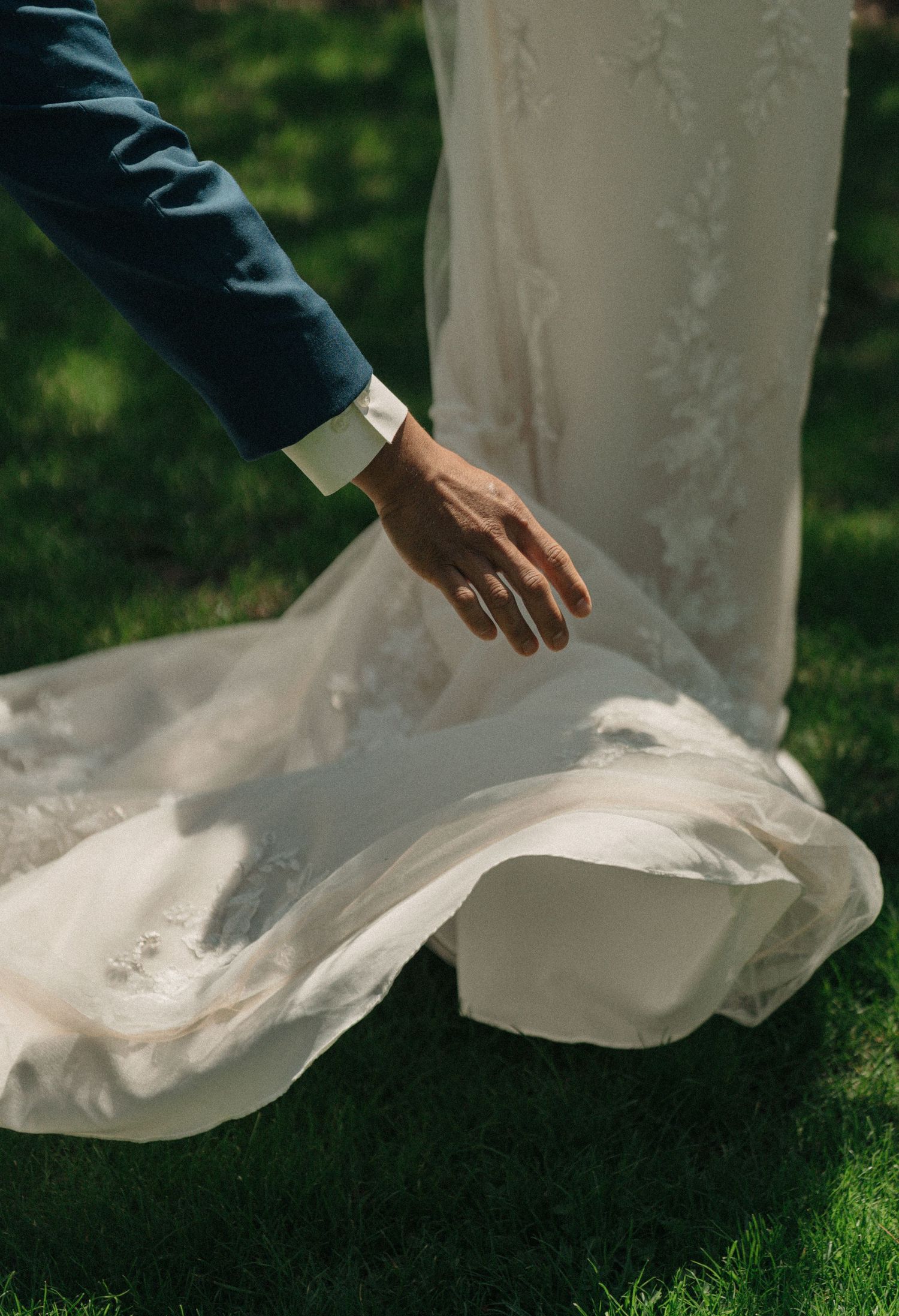What if I told you the groom was the professional fluffier. Not the maid of honor. But the groom. I mindlessly captured this photo. Gorgeous