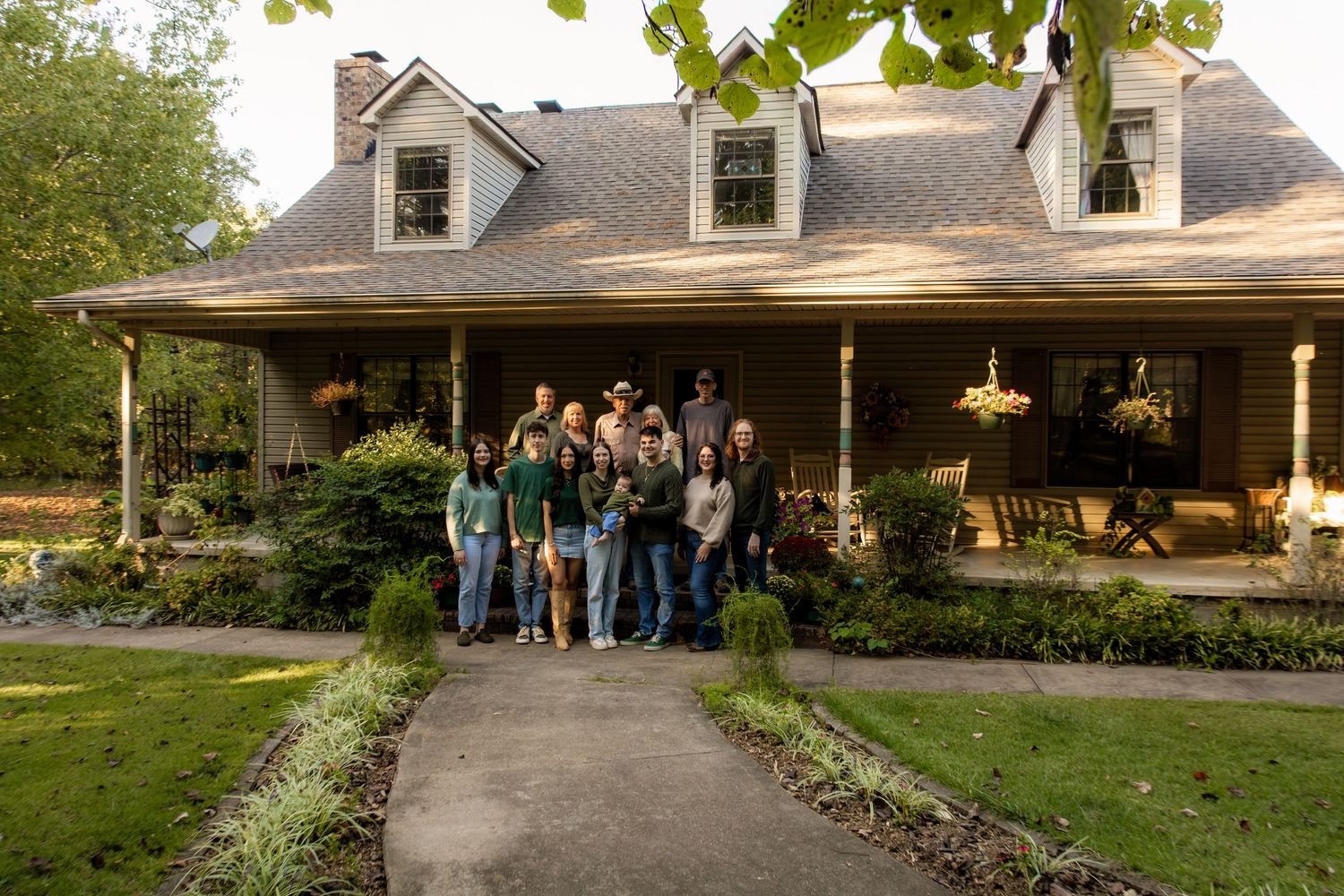 Extended Family Session in front of house