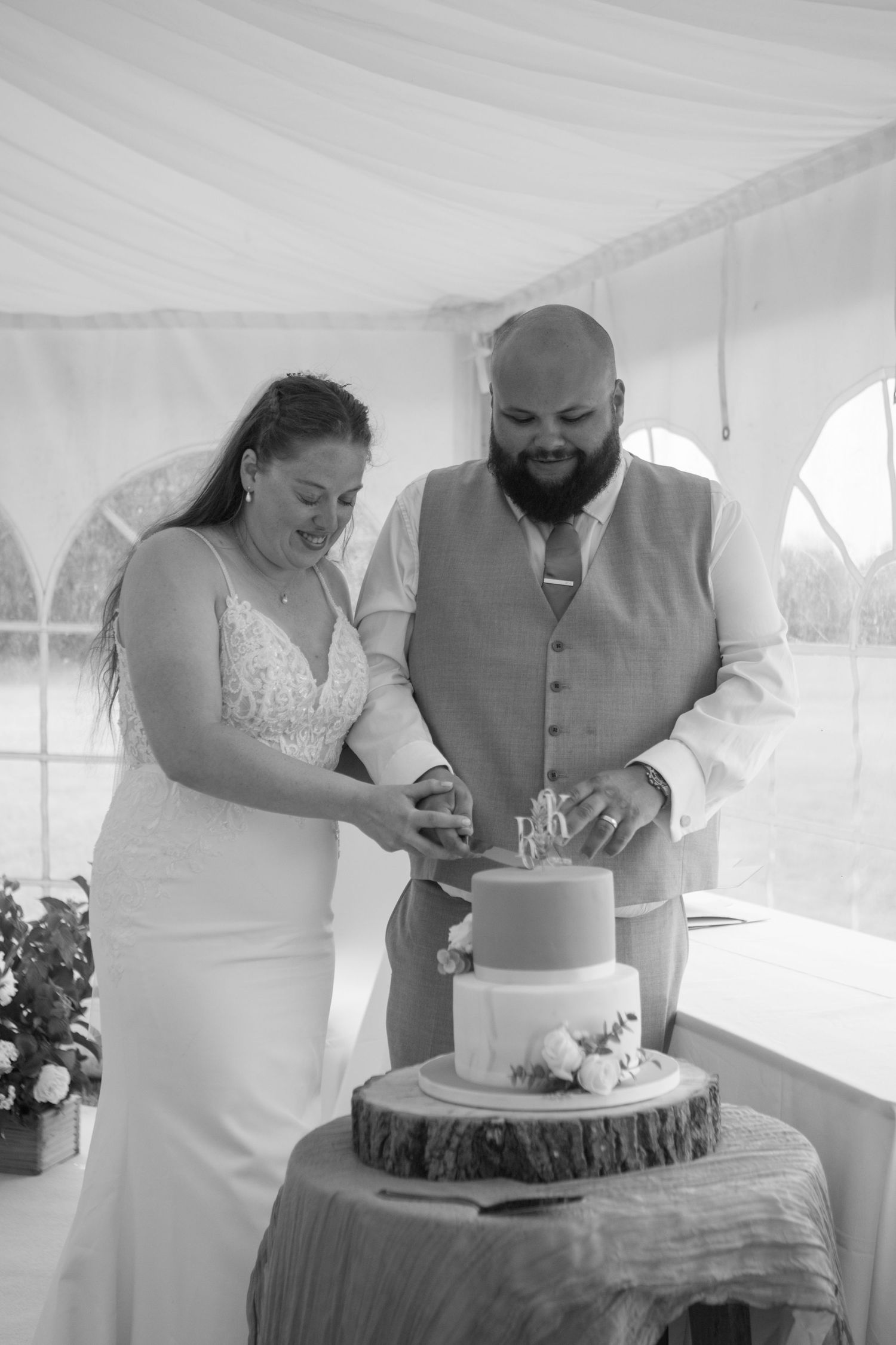 Black and White photo of a bride and groom cutting their cake.