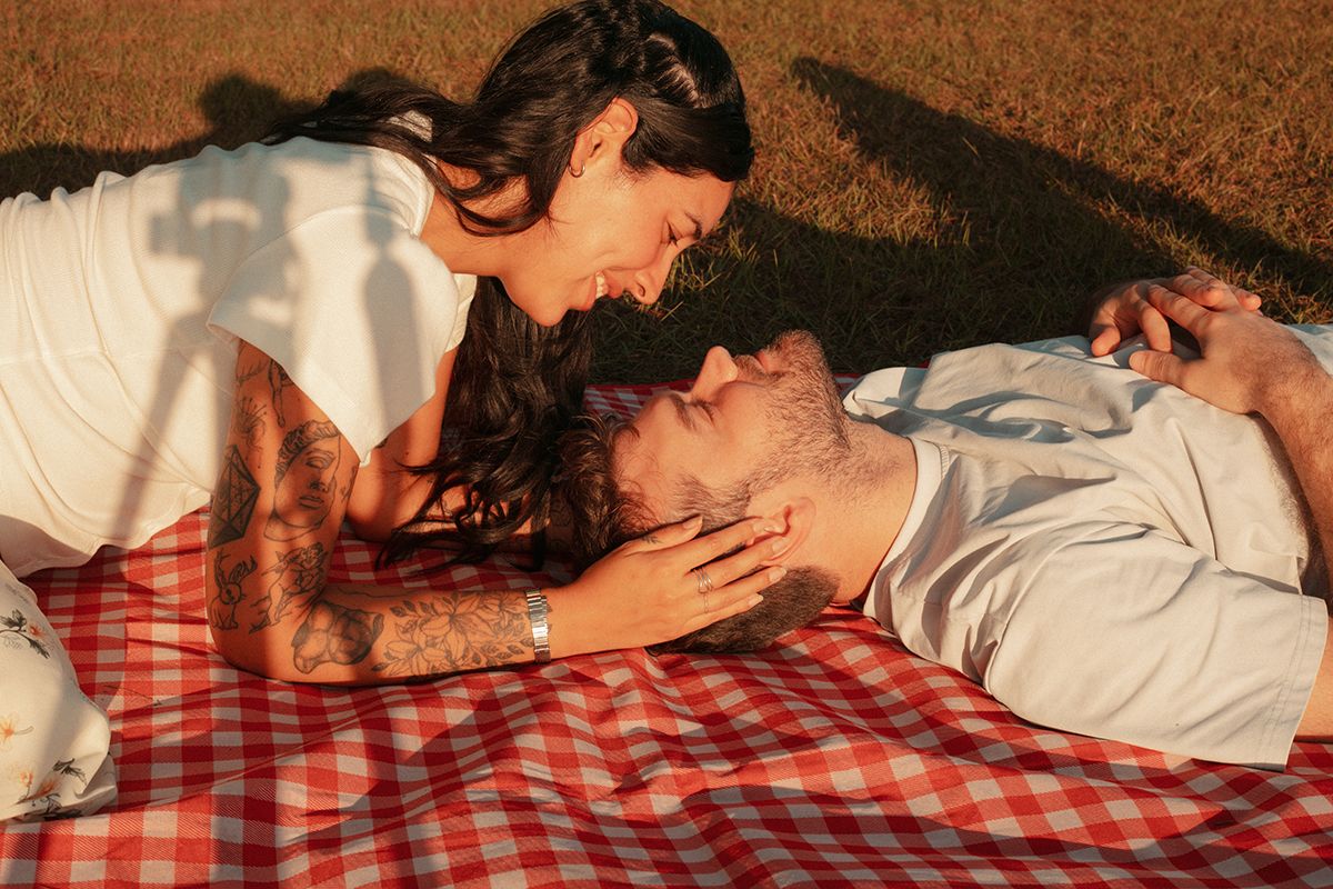 Douglasville couples photographer capturing a romantic moment by the lake at golden hour