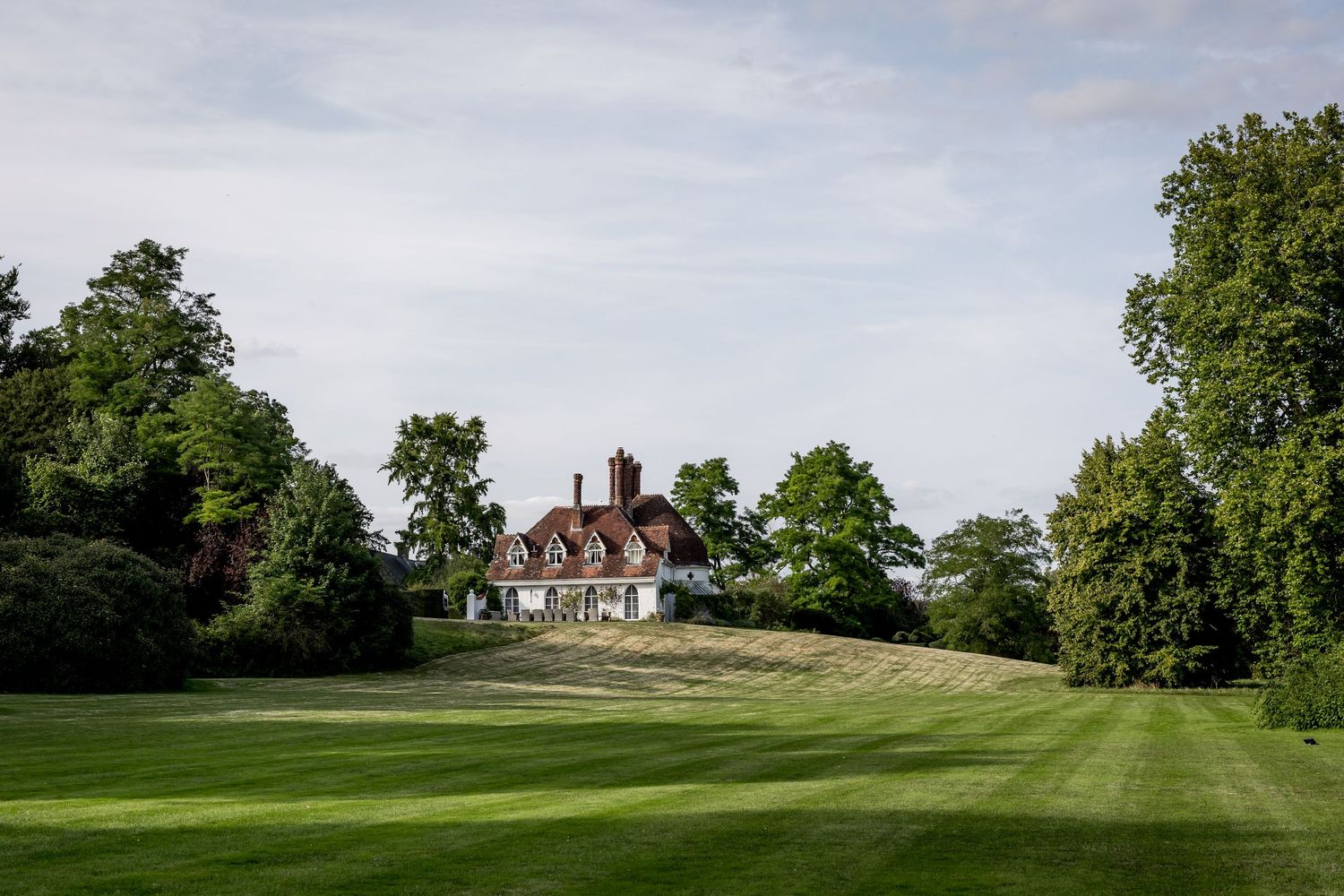 Houghton Lodge wedding venue near Stockbridge in Hampshire. The beautiful house sits on the top of a hill which sweeps down to the River.