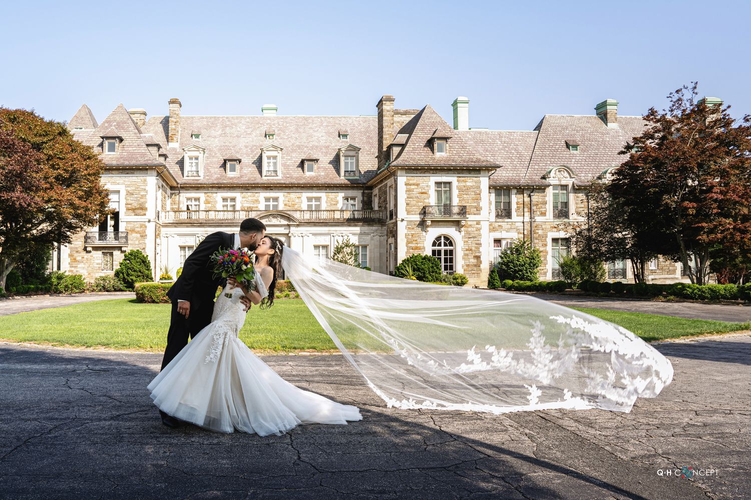 Elegant mansion wedding venue with classic architecture and manicured grounds.
