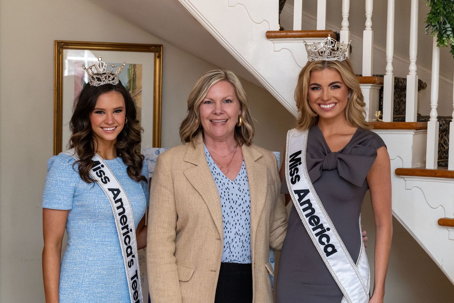 Portrait of Miss America with Miss America's Teen.