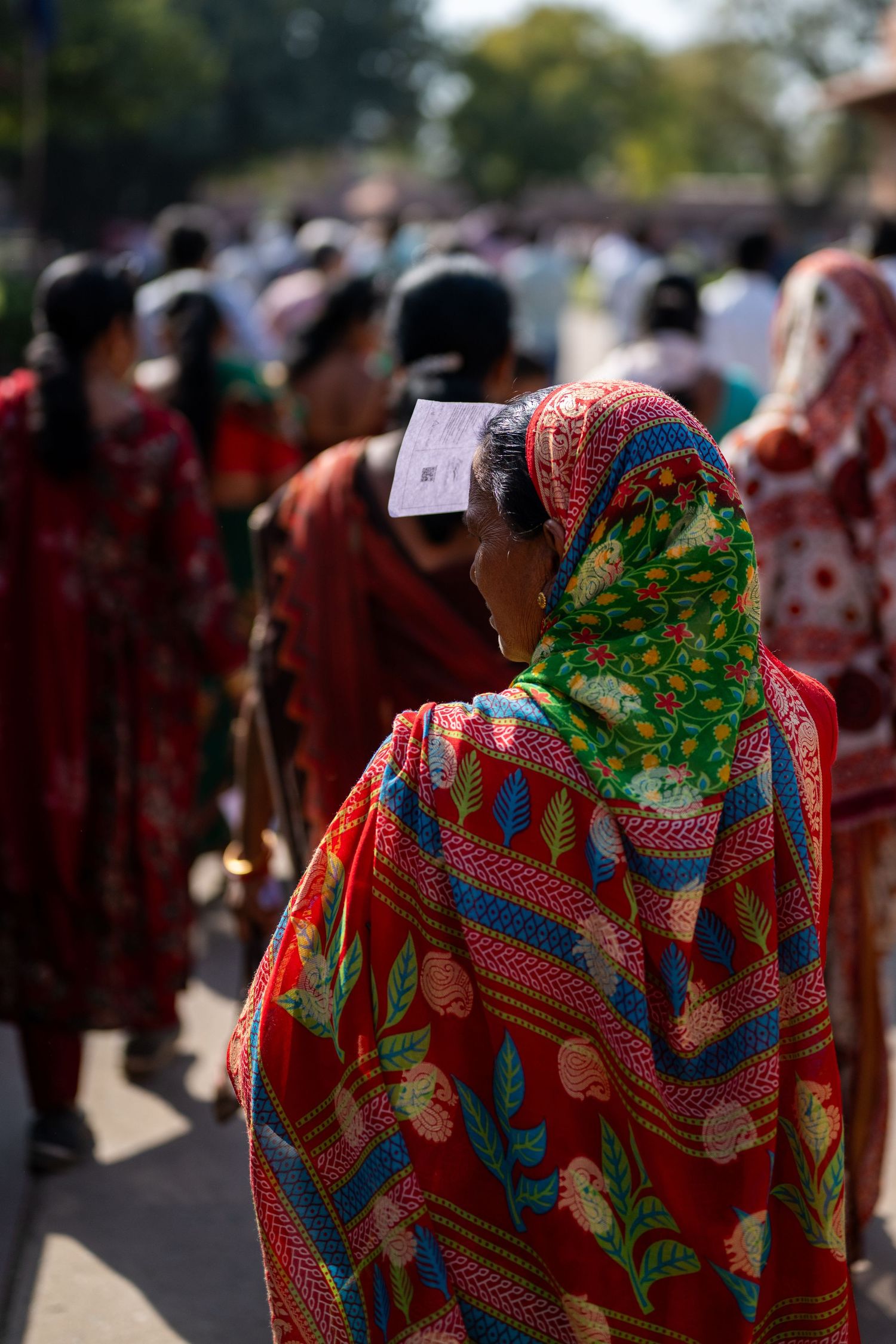 Indian woman entering the Taj Mahal.