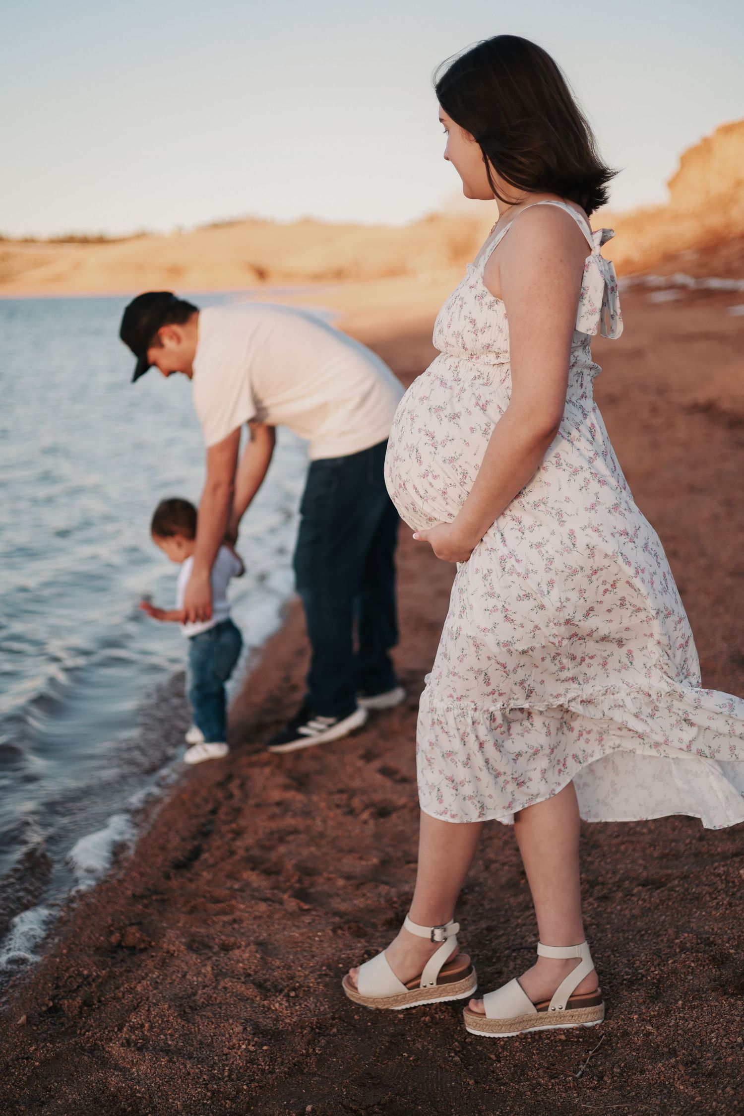 maternity mom and dad and kid