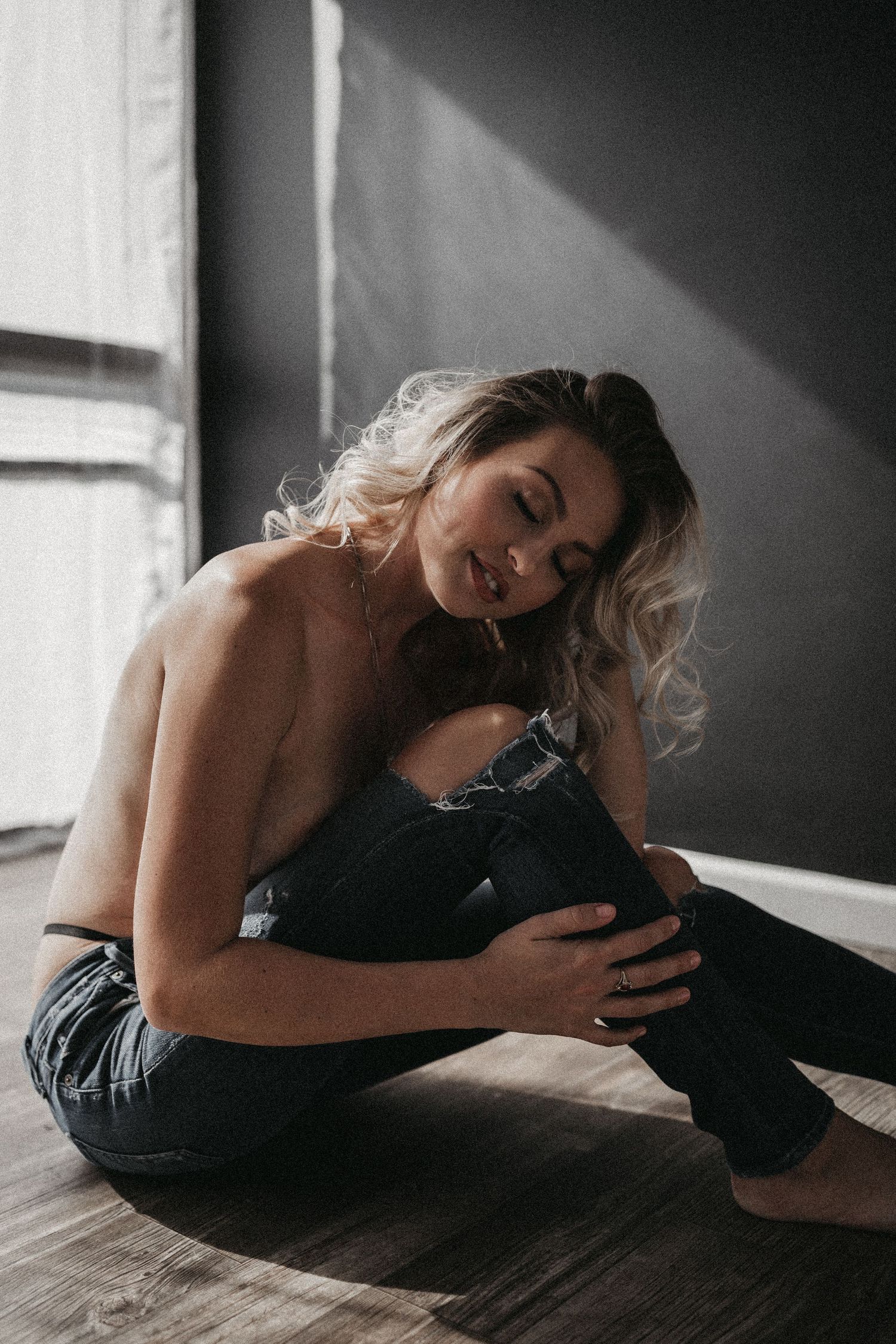 Arizona Phoenix Glendale Mesa Gilbert Peoria Chandler Maricopa top rated boudoir photographer luxury photography body inclusive positive AZ
