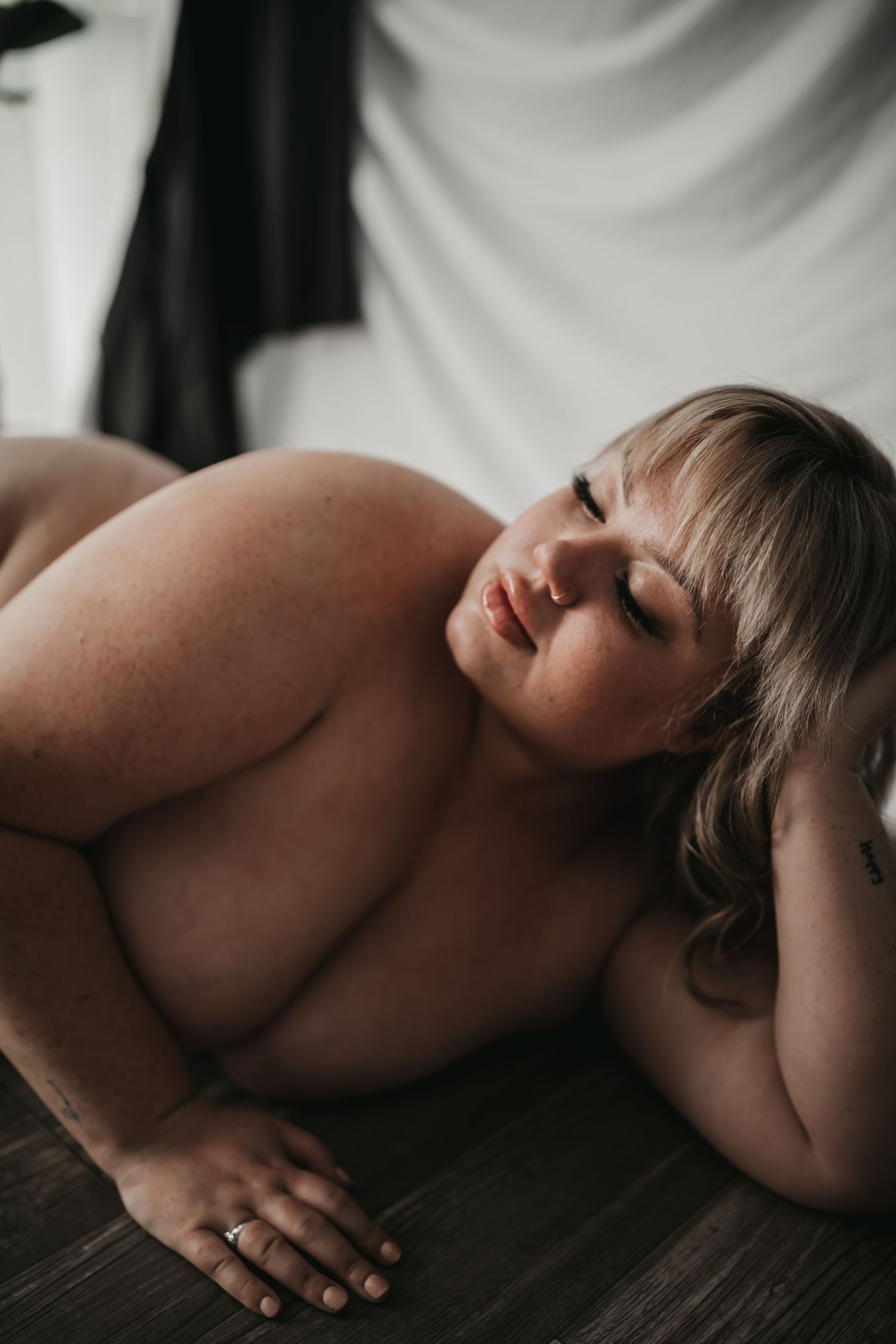 plus size body inclusive Boudoir shoot to feel confident, not just sexy Authentic boudoir portraits no retouching Arizona Empowerment AZ