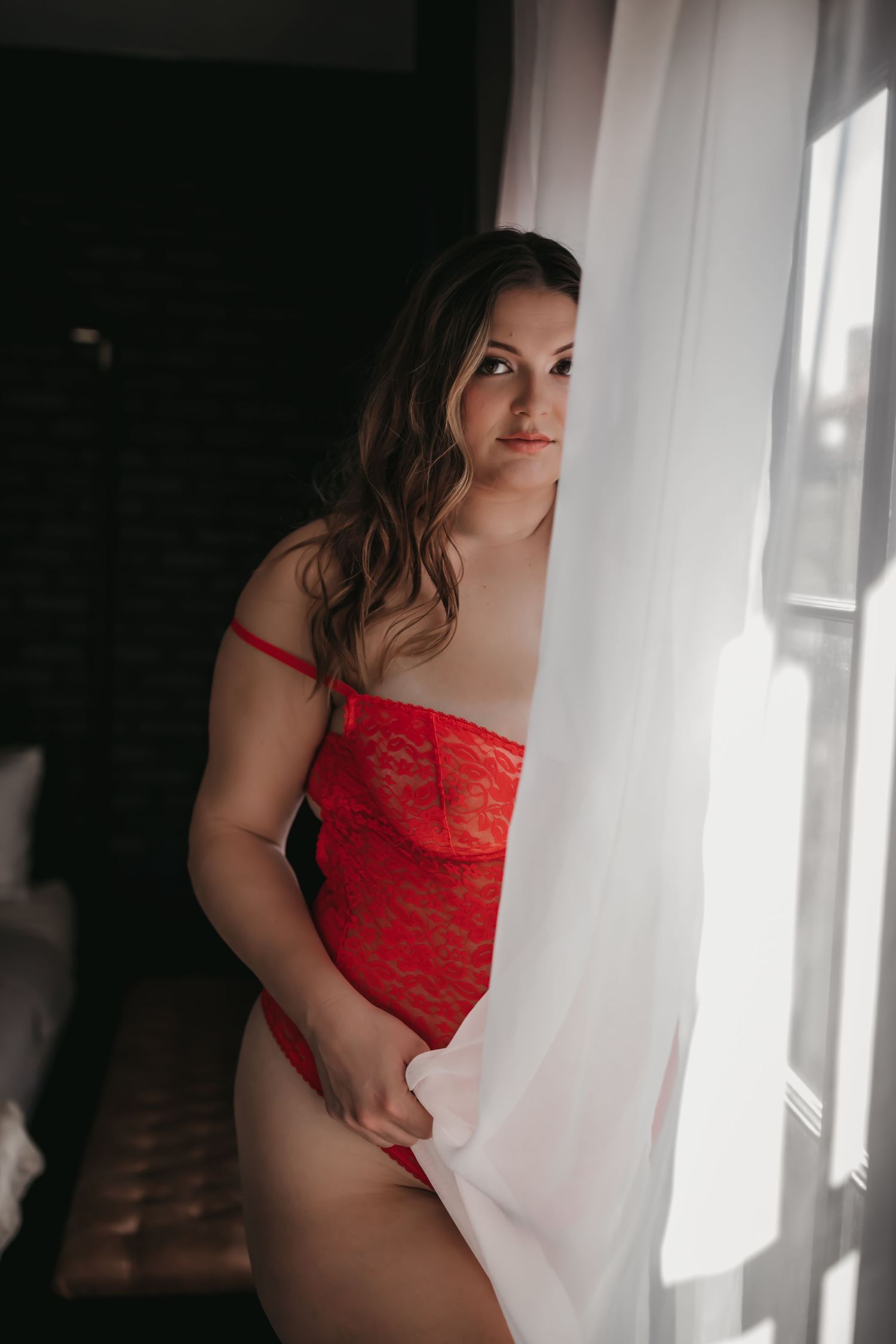 luxury boudoir experience near me top rated boudoir photographer Arizona body inclusive what to expect at a boudoir session red lingerie