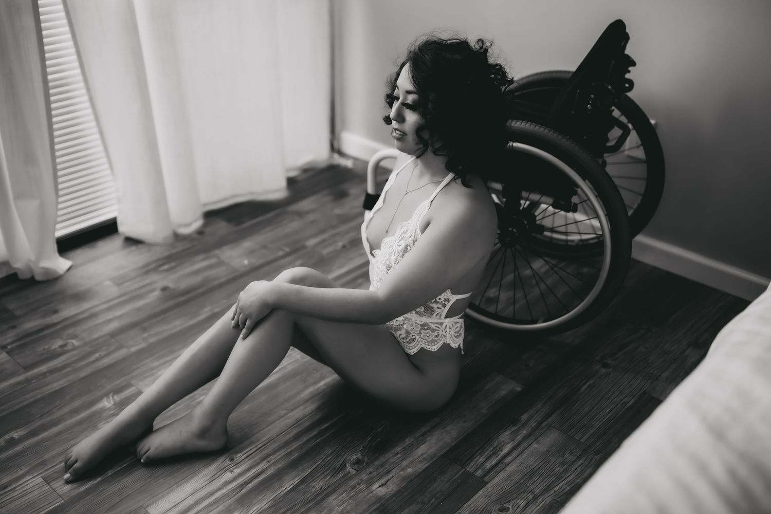 wheelchair disability inclusive boudoir photography Arizona celebratory Real women boudoir Body inclusive empowering confidence top rated AZ