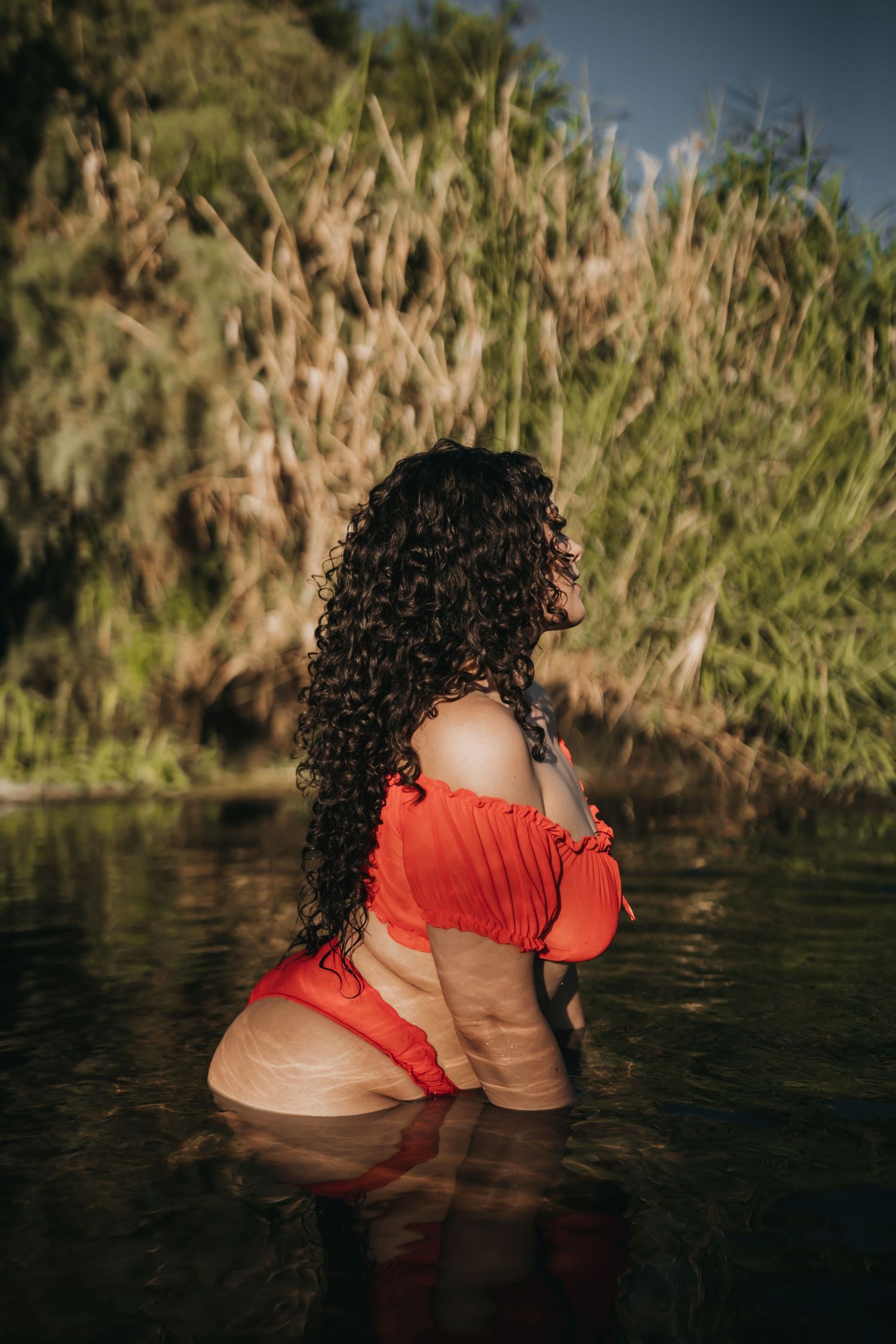 Boudoir photos as a gift for husband. Curvy boudoir photographer Mesa Arizona. Plus-size. Christian-friendly boudoir photography. Chandler
