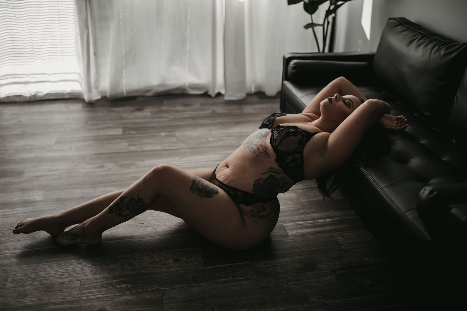 plus size body inclusive Boudoir shoot to feel confident, not just sexy Authentic boudoir portraits no retouching Arizona Empowerment AZ