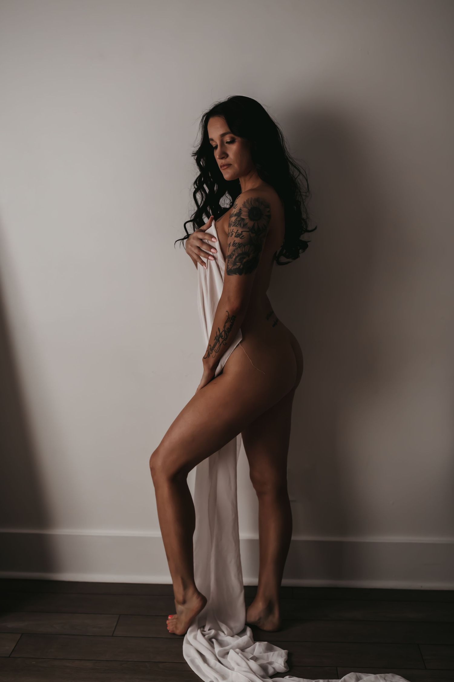 Mesa and Phoenix Arizona, top-rated body positive boudoir photography. Celebratory inclusive body positive luxury tasteful fine art sexy AZ