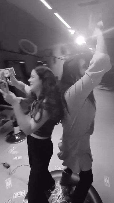 Premikanje 360° kamere, ki okrog gostov ustvari profesionalen slow-motion efekt, popoln za premium evente in takojšnje deljenje na družbenih