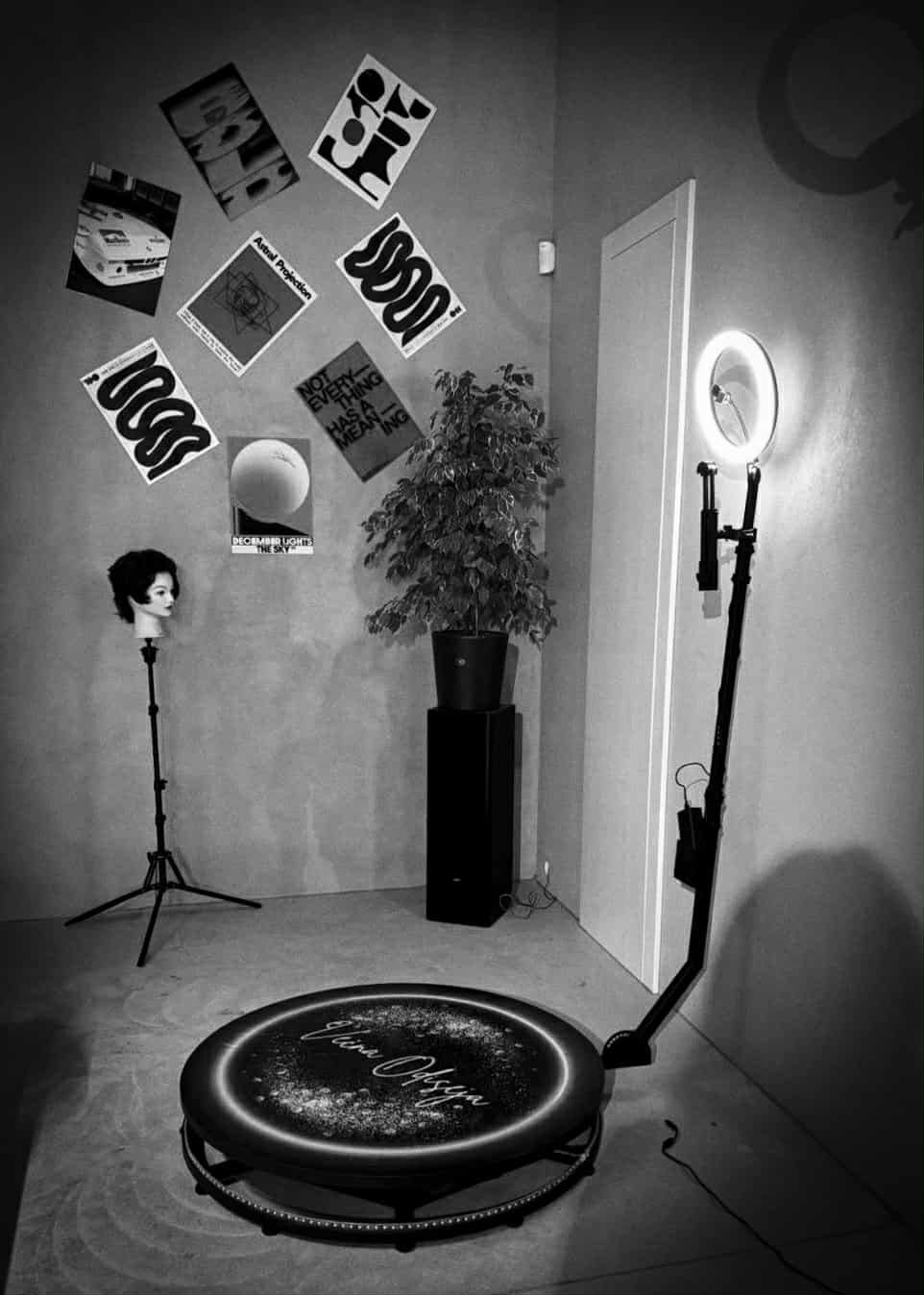 na fotografiji je postavljen photo booth 360