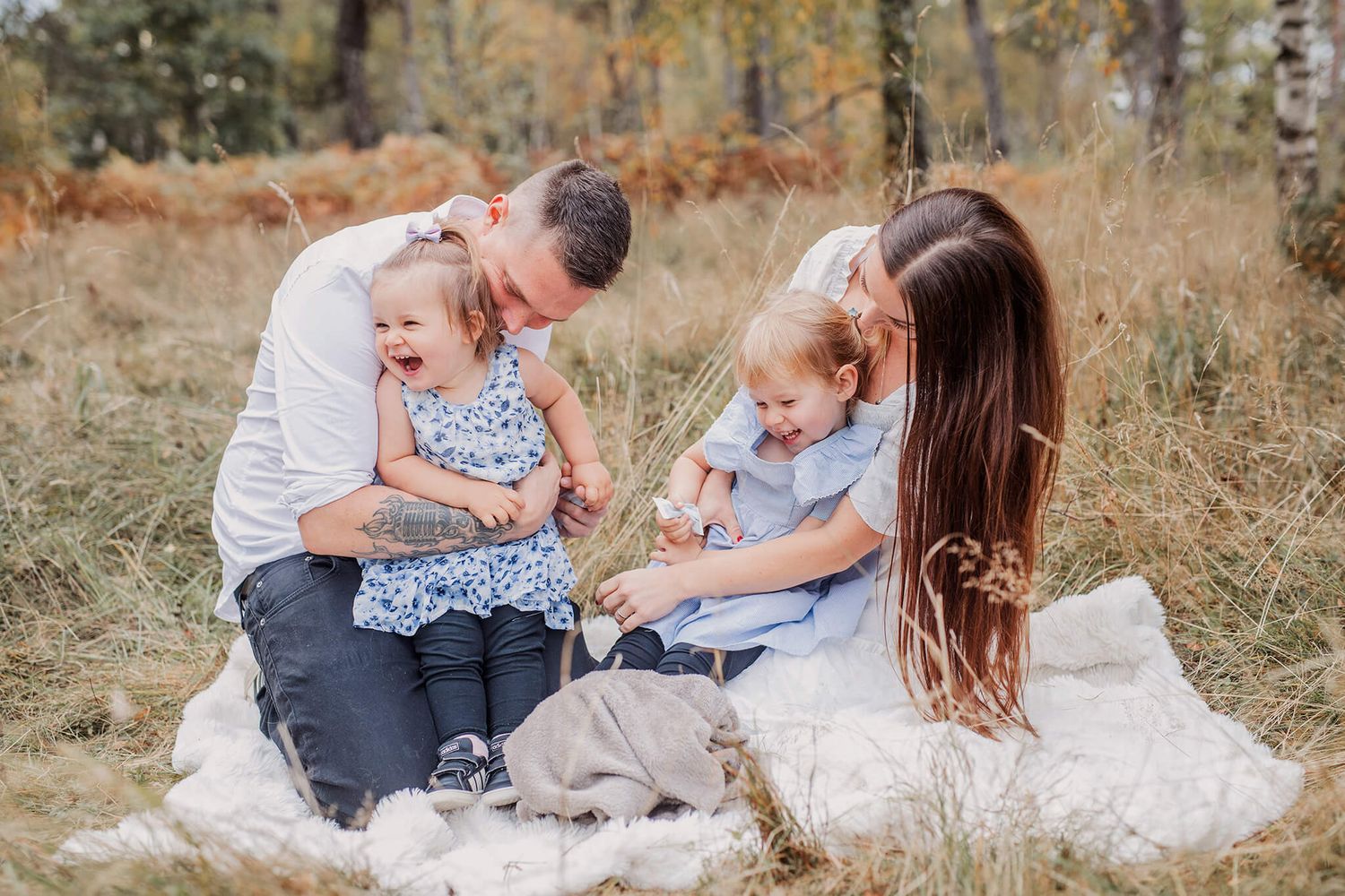 Barnfotograf i mullsjö och jönköping. Familjefotograf i mullsjö med fokus på känslor och närhet. Storytellingfotograf i Mullsjö & jönköping