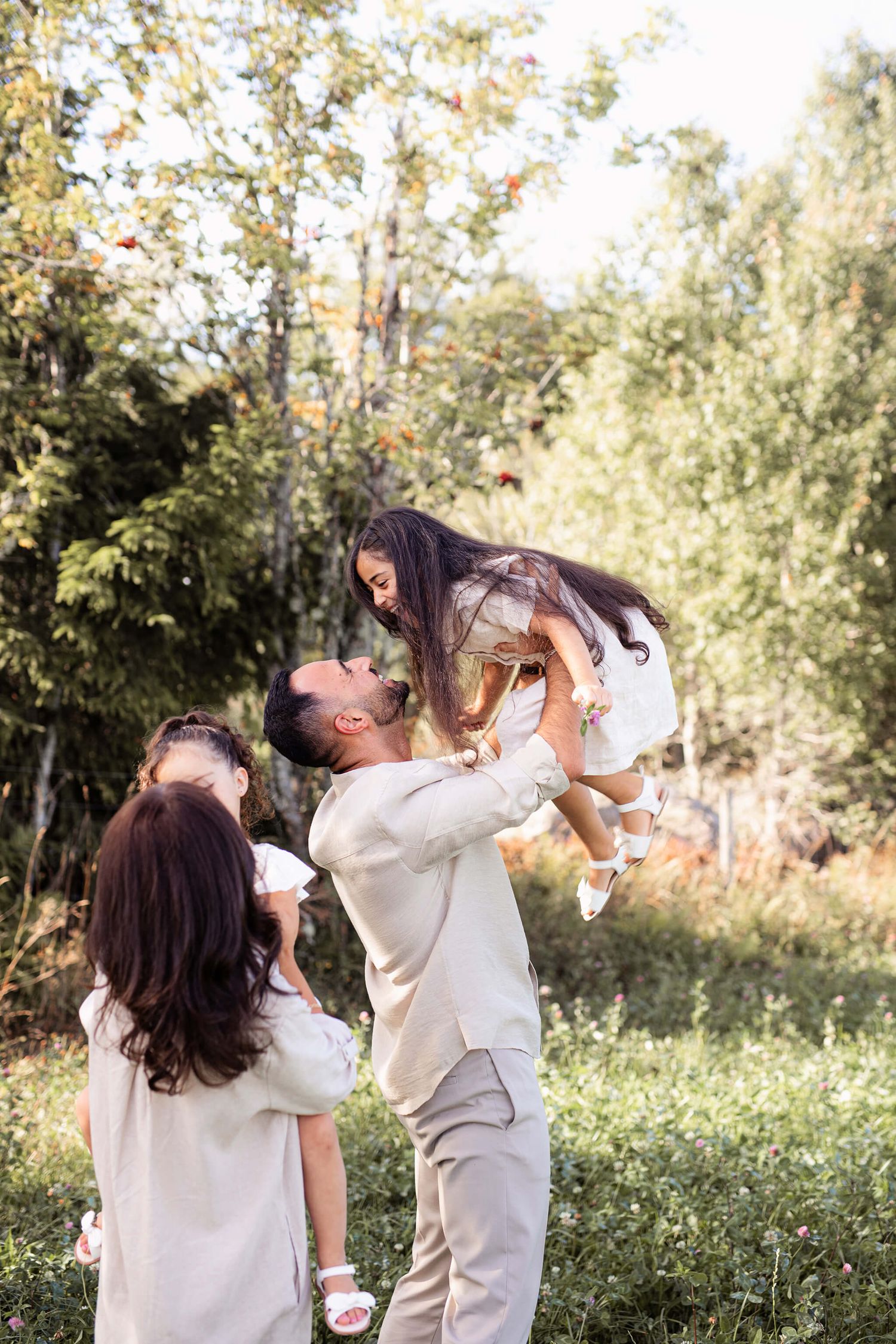 Familjefotografering- mullsjo- jonkoping- avslappnat, roligt, lekfullt, mysigt med känslor. Jennifer Serrander