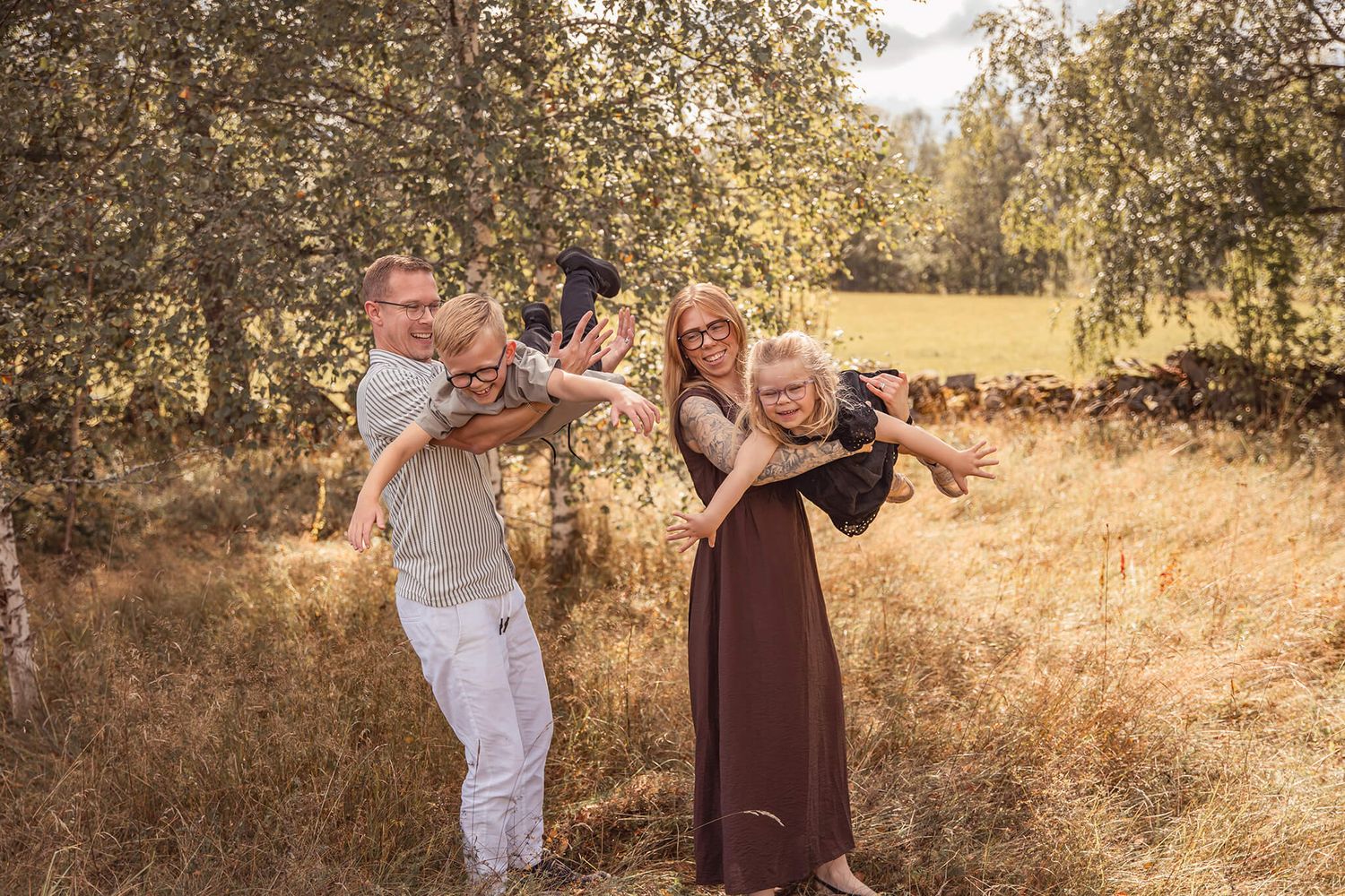 familjefotografering i Mullsjo - Jonkoping, Avslappant, ärligt, känslor. Fokuserar på dig som vill ha minnesvärda bilder. Storytelling