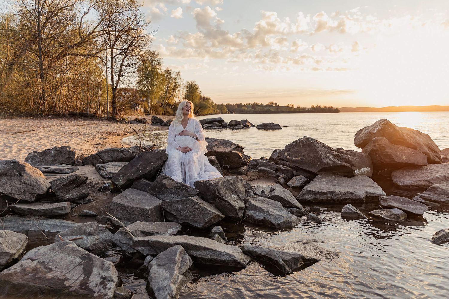 Gravidfotografering i Mullsjö - Jönköping, Avslappant, ärligt, mycket känslor. Fokuserar på dig som vill ha minnesvärda bilder.