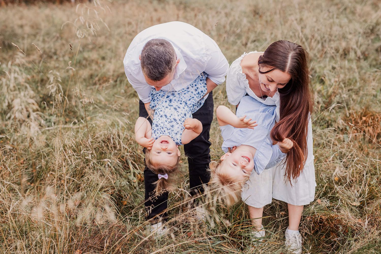Familjefotografering- mullsjo- jonkoping- avslappnat, roligt, lekfullt, mysigt med känslor. Jennifer Serrander