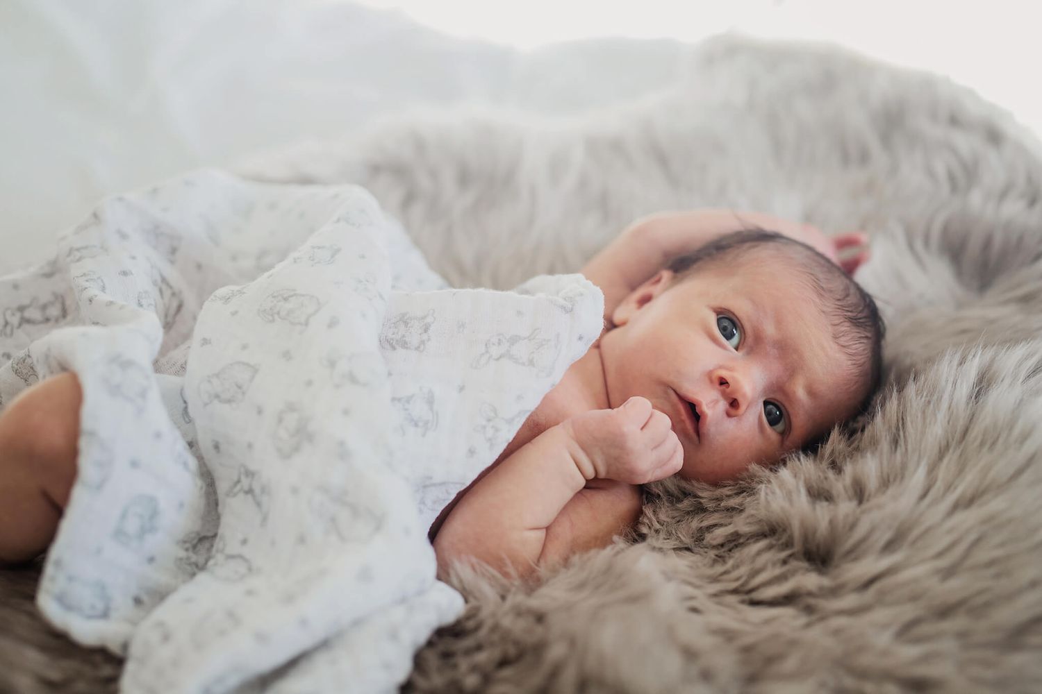 nyföddfotograf mullsjö och jönköping. Familjefotograf i mullsjö med fokus på känslor och närhet. Storytellingfotograf i Mullsjö & jönköping