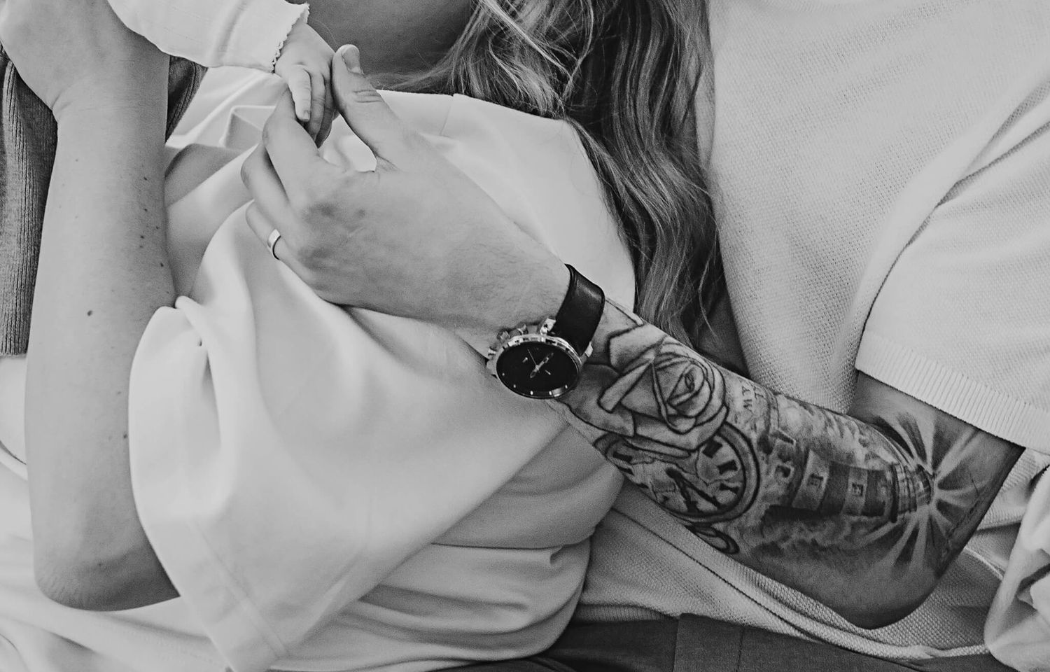 Nybliven mamma. Nyföddfotograf i mullsjö med fokus på känslor och närhet. Storytellingfotograf i Mullsjö & jönköping