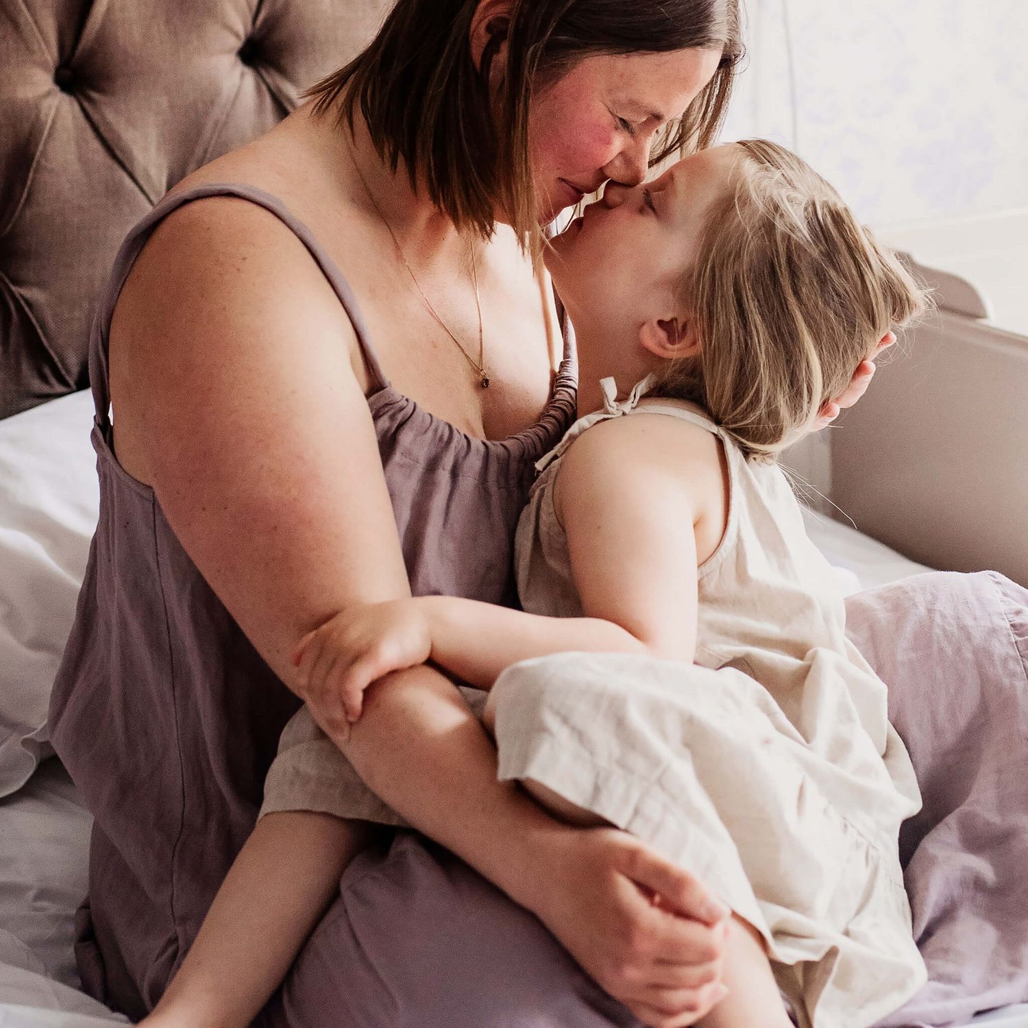 Barnfotograf i mullsjö och jönköping. Familjefotograf i mullsjö med fokus på känslor och närhet. Storytellingfotograf i Mullsjö & jönköping