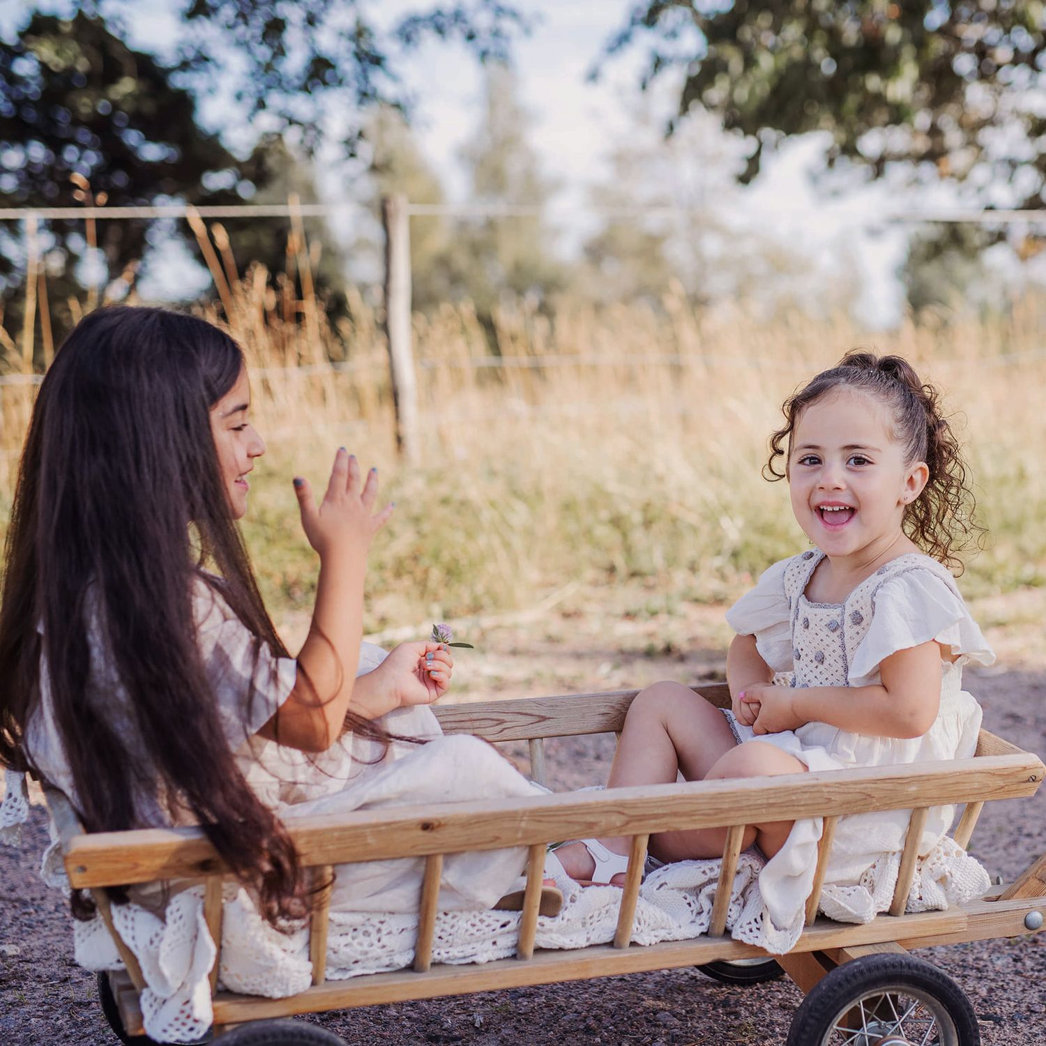 Barnfotograf i mullsjö och jönköping. Familjefotograf i mullsjö med fokus på känslor och närhet. Storytellingfotograf i Mullsjö & jönköping