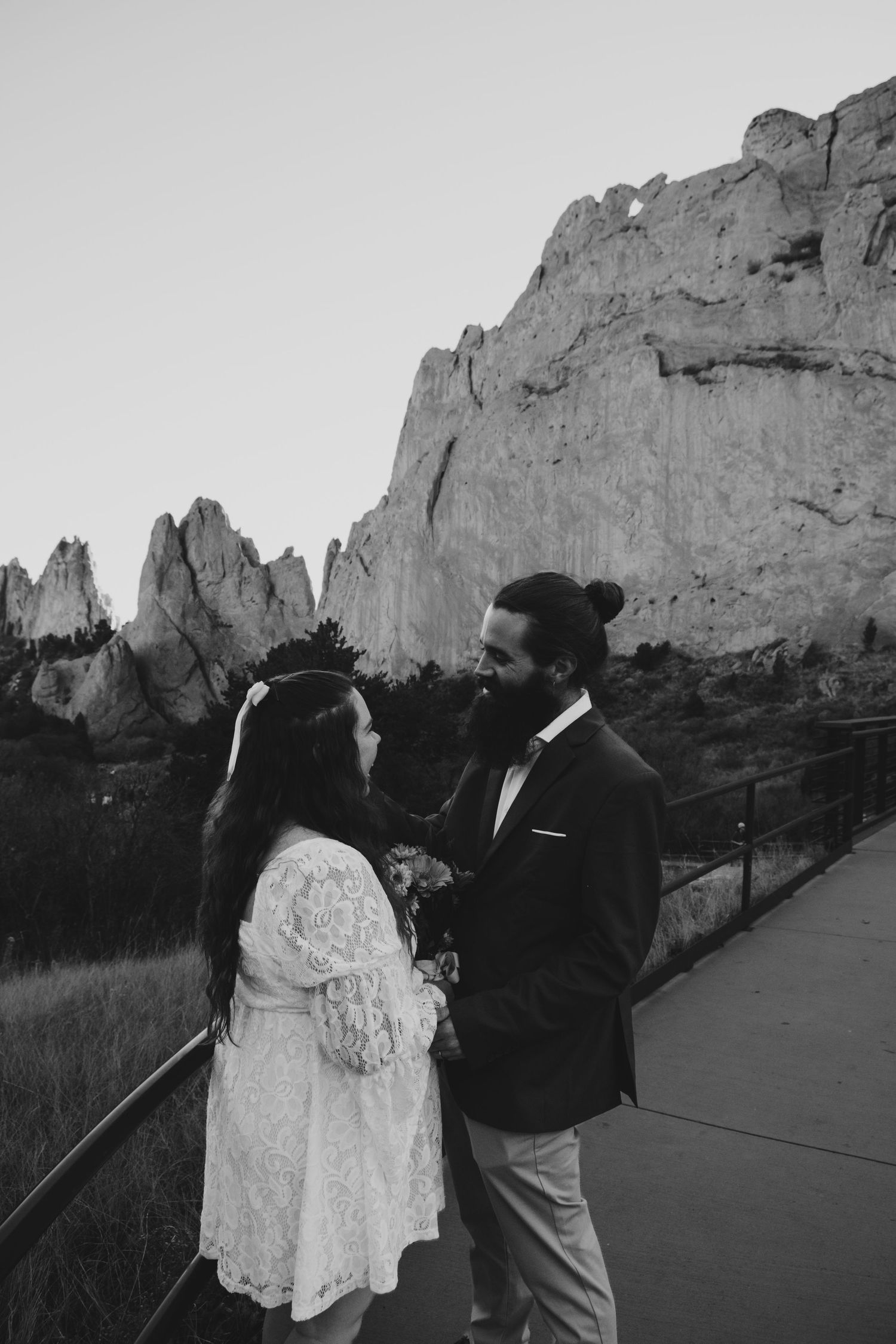 A couple eloping in Garden of the Gods
